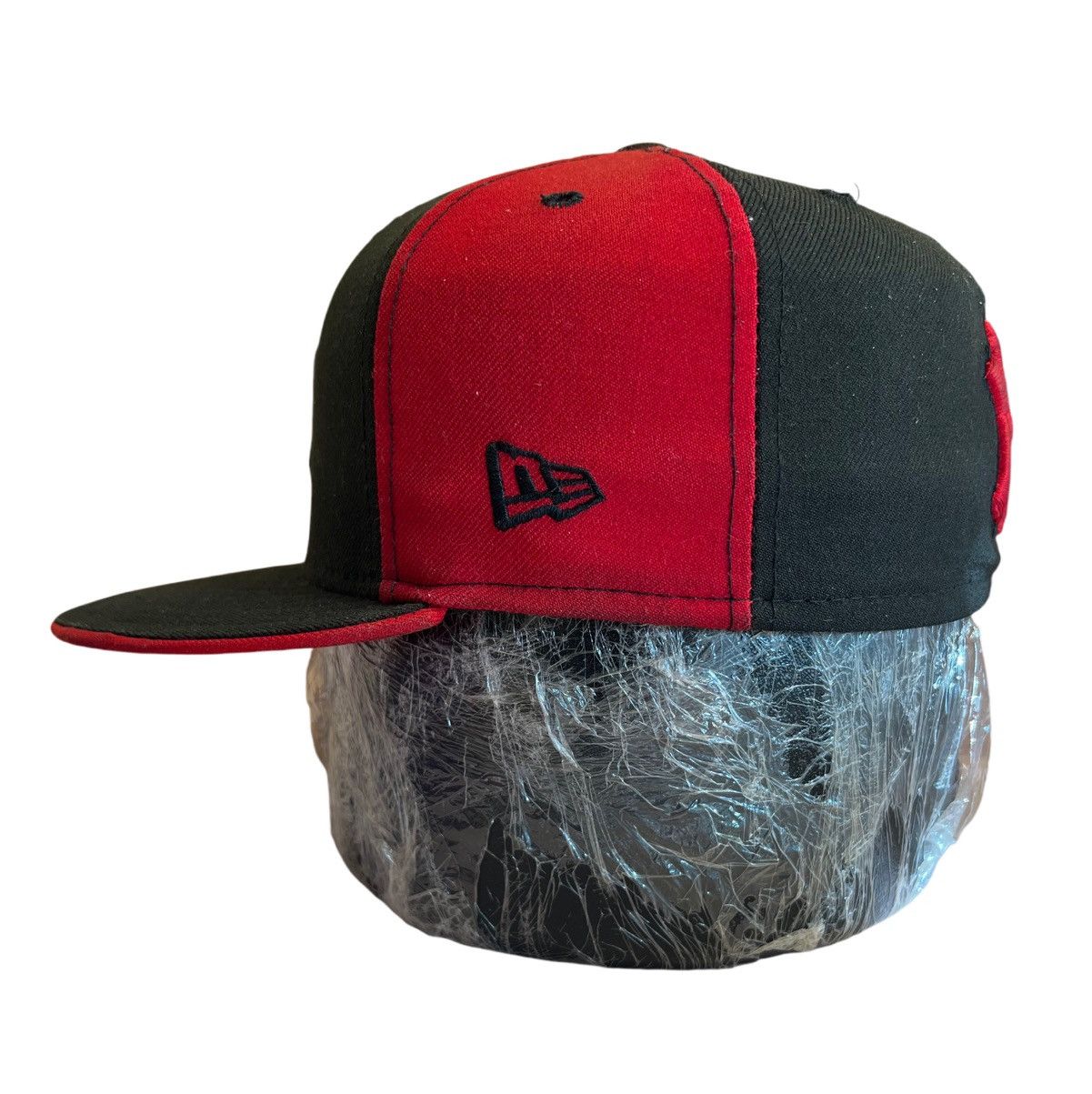 New Era × Vintage New York Yankees 7 1/8 New Era Fitted Hat Y2K Lebron James Size ONE SIZE - 3 Thumbnail