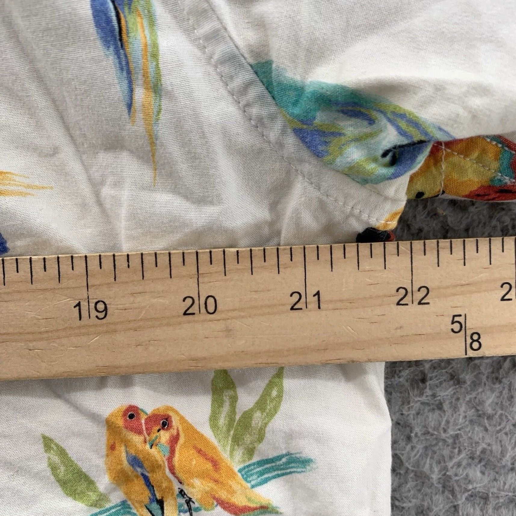 Chubbies Chubbies Shirt Mens Medium White Tropical Bird Print Surf Camp Preppy Size US M / EU 48-50 / 2 - 5 Thumbnail