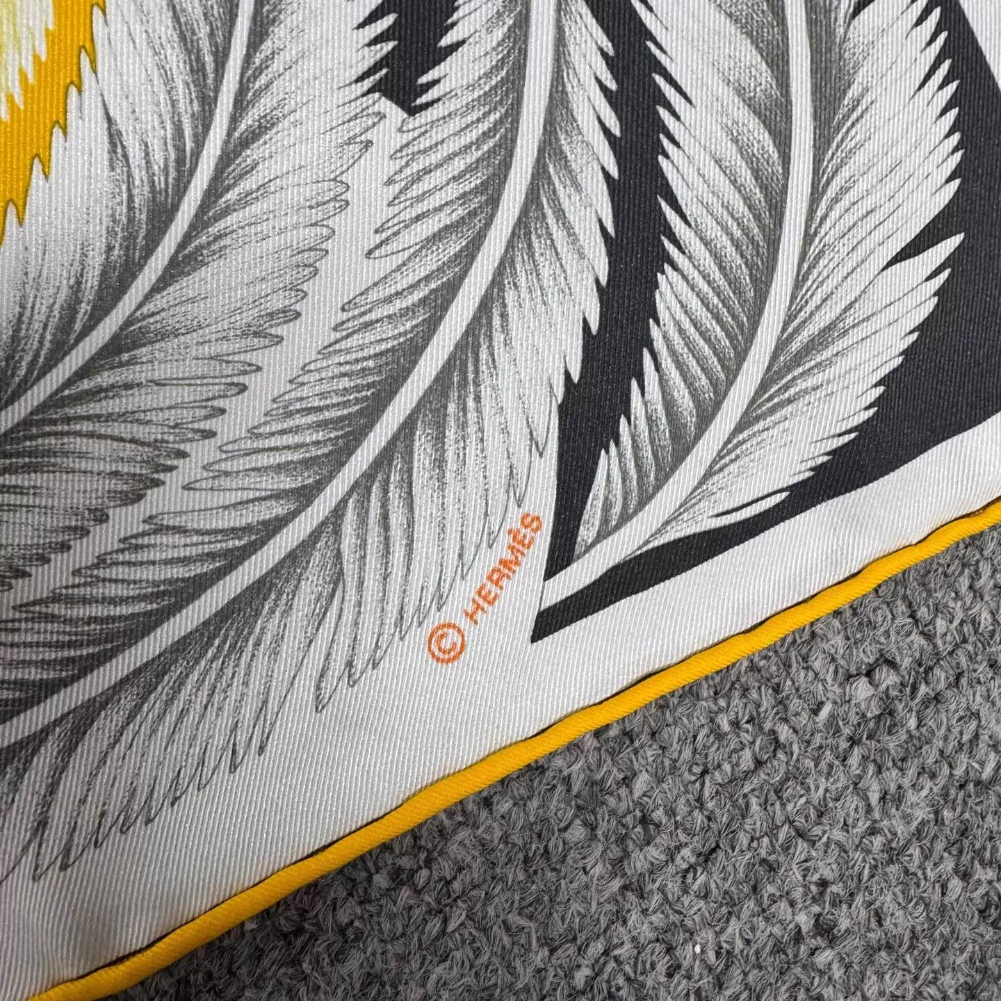 Hermes Hermes Color Blocked Feather Print Scarf 99 New Size ONE SIZE - 4 Thumbnail