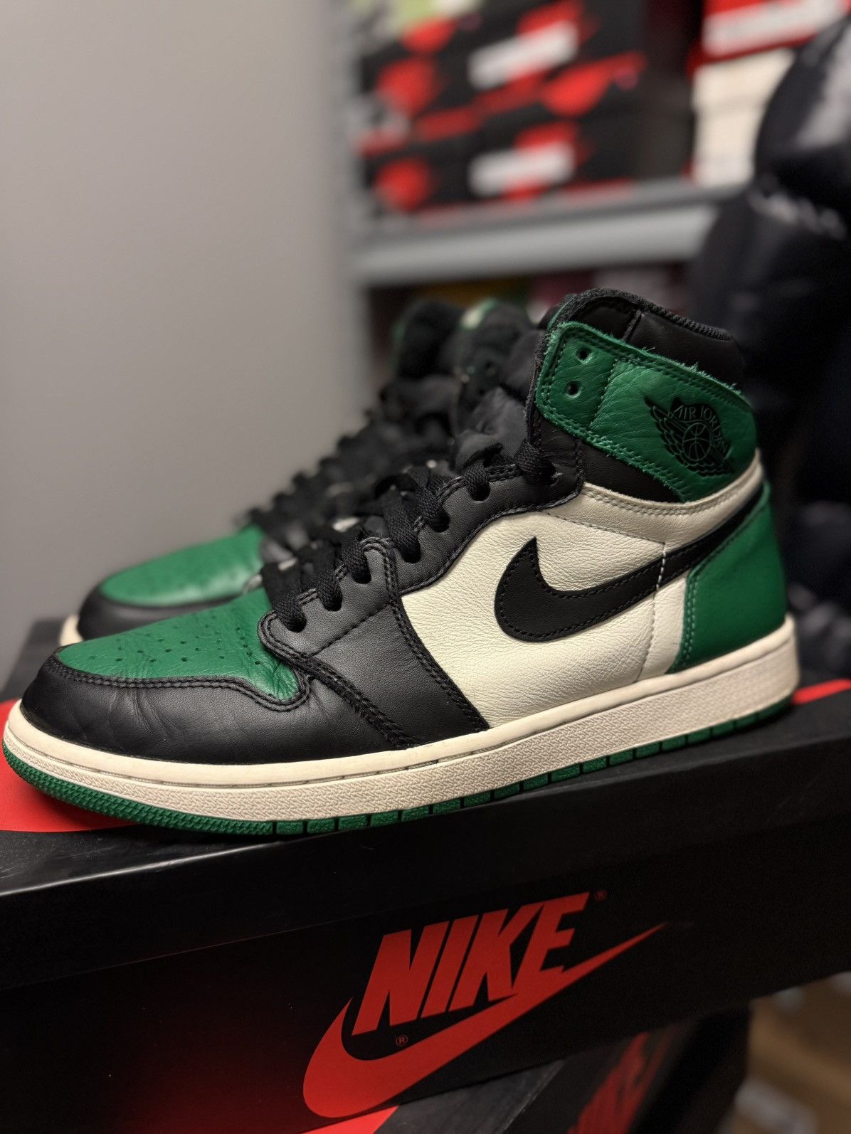 Jordan Brand × Nike Jordan 1 High OG Pine Green (2018) Size 11 🧼 Size US 11 / EU 44 - 4 Thumbnail