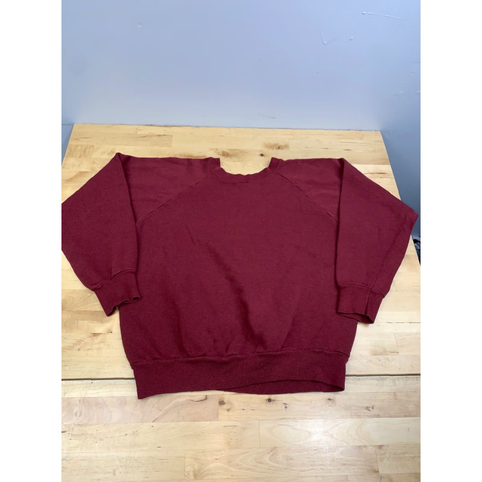 Vintage VINTAGE Sweatshirt Mens S Burgundy 70s Raglan Crew Neck Pullover Red 80s Classic USA Winter Spring Fall Size US S / EU 44-46 / 1 - 6 Thumbnail