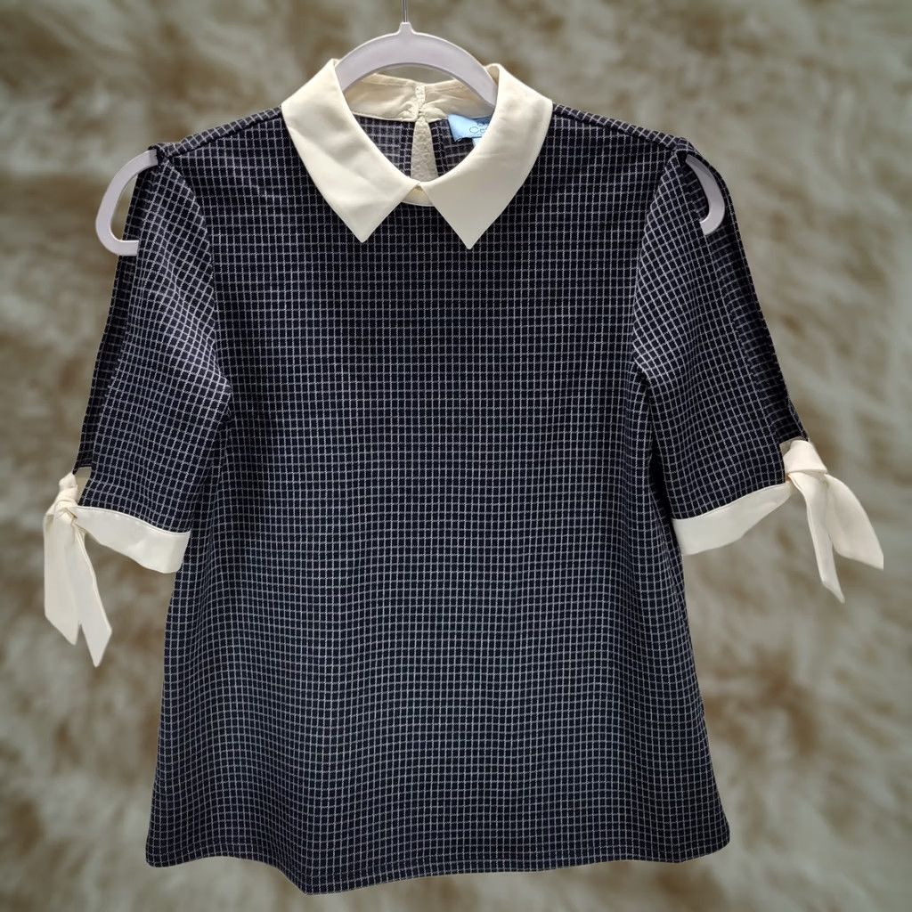 Vintage CeCe Blouse Shirt Short Sleeve Cold Shoulder Tie Neck Collared Black Beige Rayon Blend XXS Womens Size XXS / US 00 / IT 34 - 1 Thumbnail