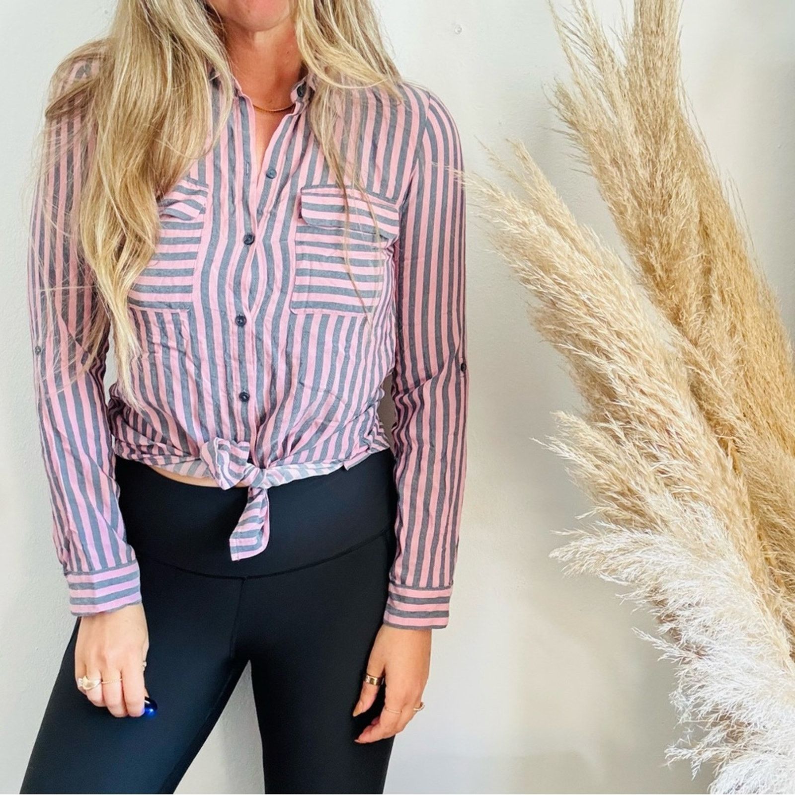 Express EXPRESS Pink Grey Gray Stripe Button Pocket Blouse Top Shirt Size S / US 4 / IT 40 - 1 Thumbnail