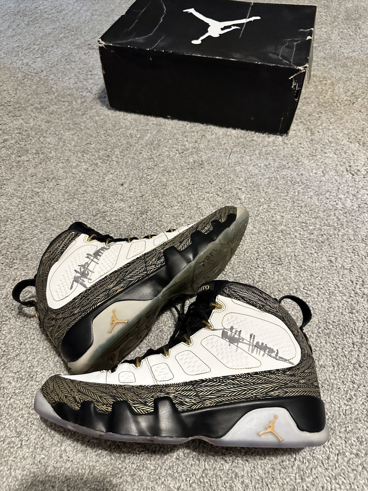 Jordan Brand Air Jordan 9 doernbecher tinker Hatfield signed Size US 10.5 / EU 43-44 - 3 Thumbnail