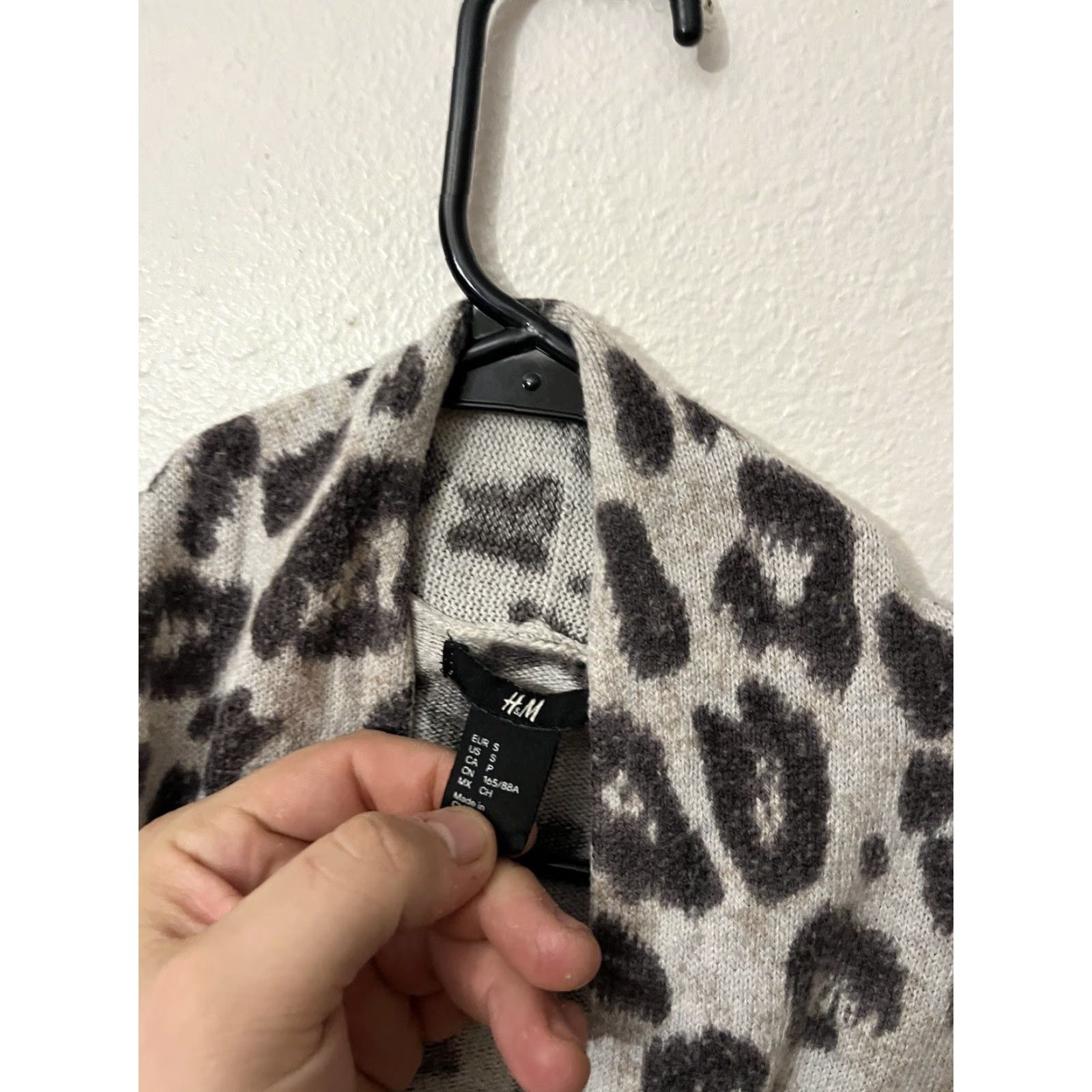 H&M H&M Women's Cardigan Open Front Cheetah Print Multicolor Small S Gray/Black Animal Print Cardigan Womens Small Open Front - 90s/90s Inspired? Size S / US 4 / IT 40 - 3 Thumbnail
