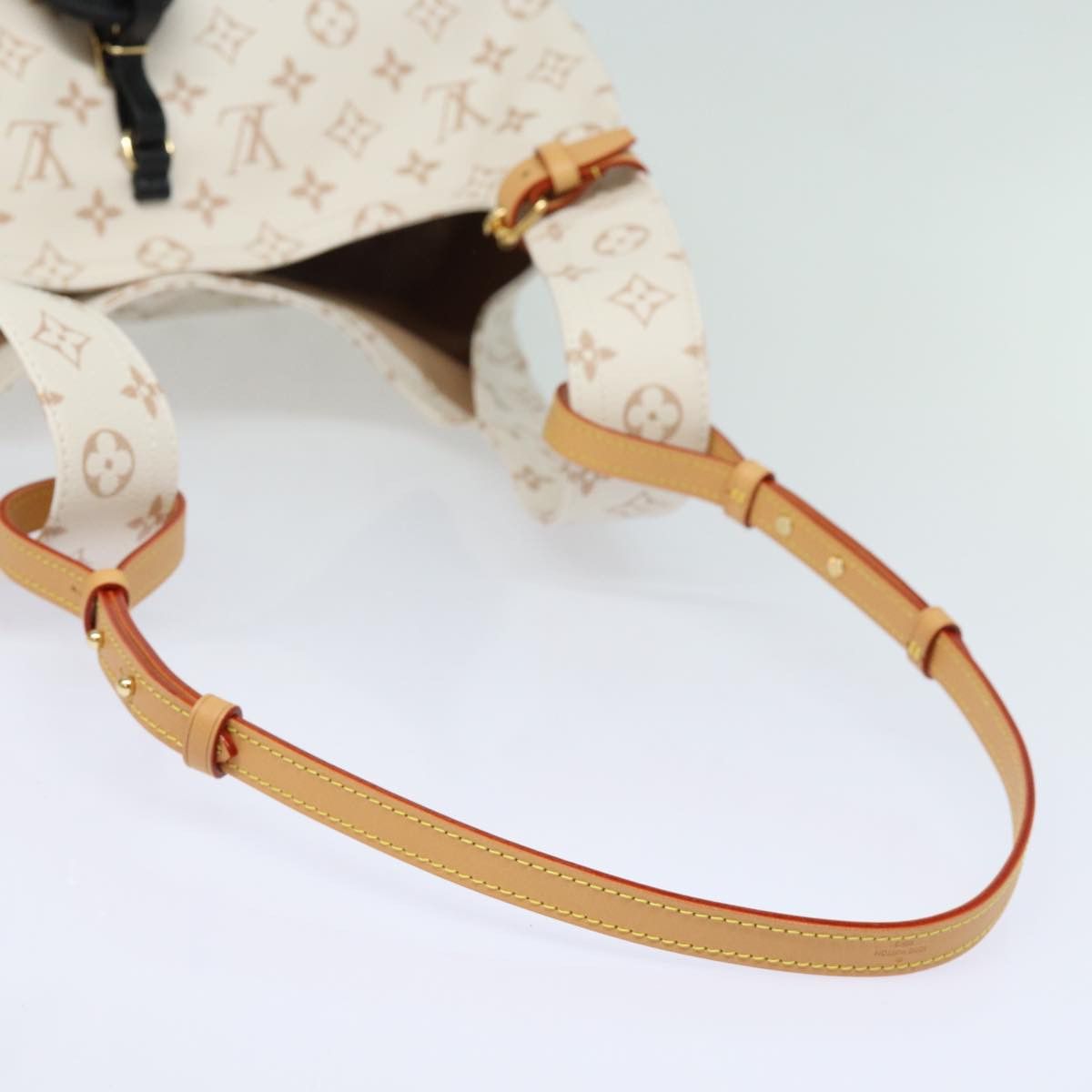 Louis Vuitton LOUIS VUITTON Monogram Dune Atlantis GM Tote Bag White Size ONE SIZE - 7 Thumbnail