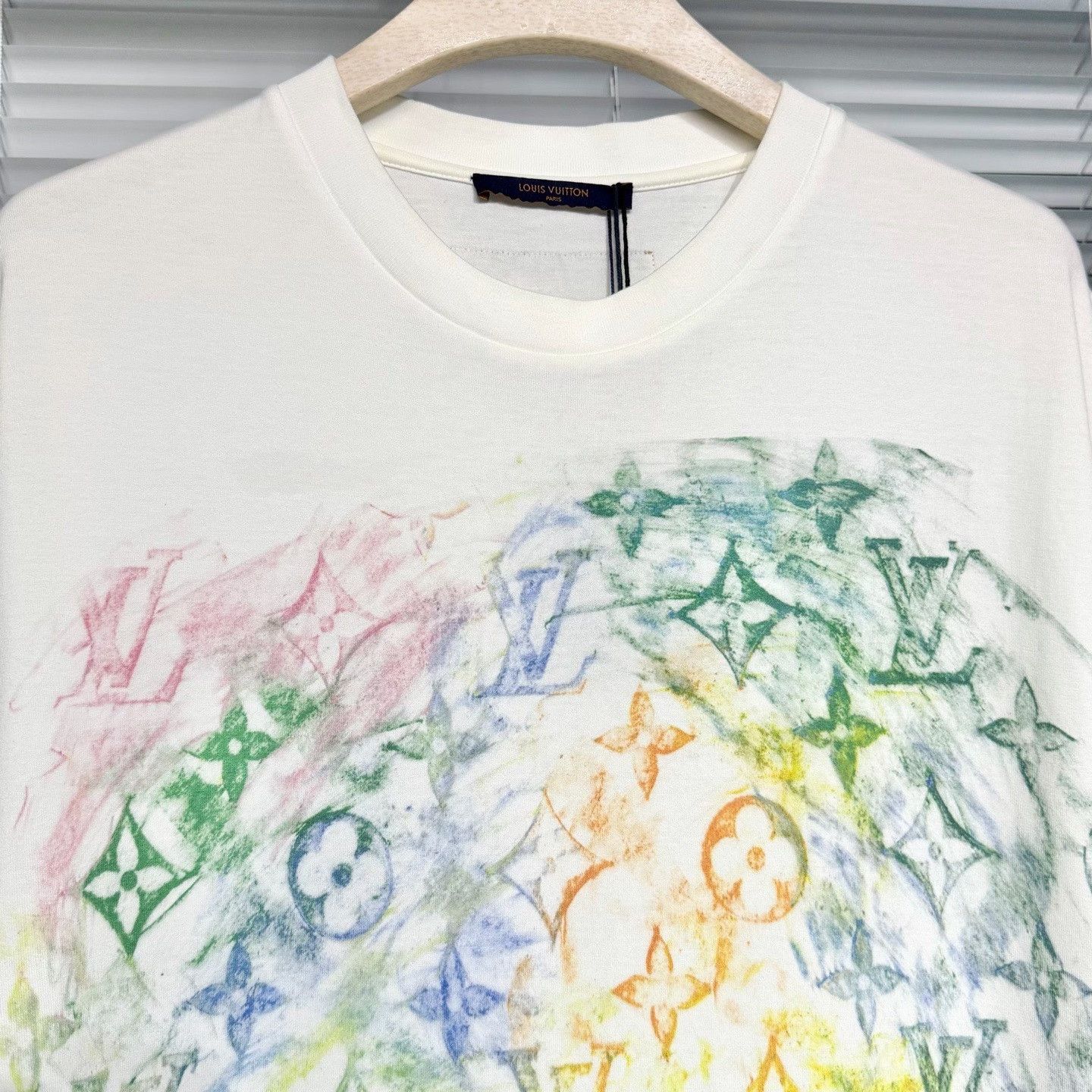 Louis Vuitton Louis Vuitton Crayon Spray Monogram T-shirt XL Size US XL / EU 56 / 4 - 3 Thumbnail