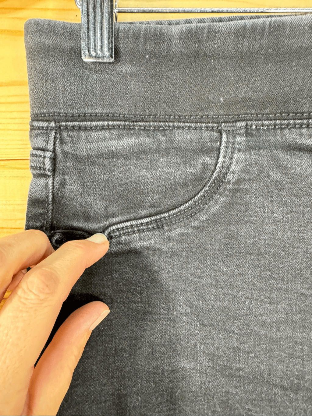 Old Navy Old Navy Women's Size 12 Rockstar Super Skinny Jeggings Size 34" / US 12 / IT 48 - 4 Thumbnail