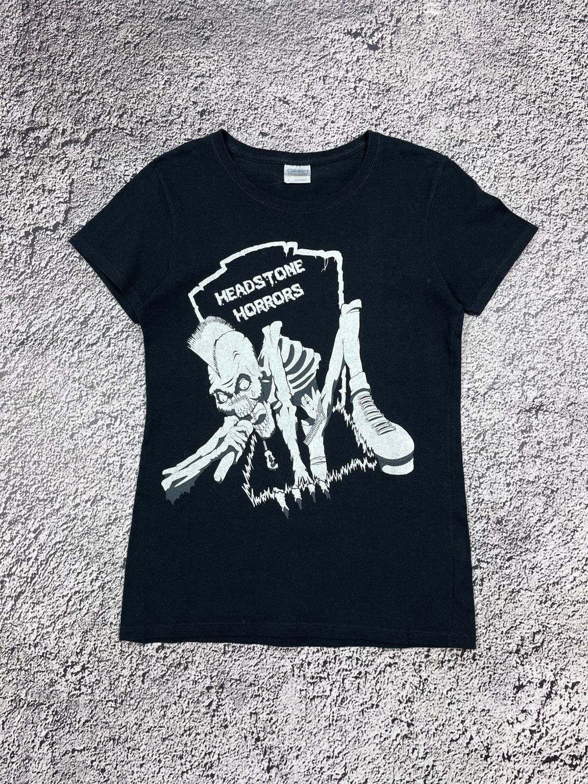 Vintage Vintage Y2K Headstone Horrors logo tee size S streetwear Size US S / EU 44-46 / 1 - 1 Thumbnail