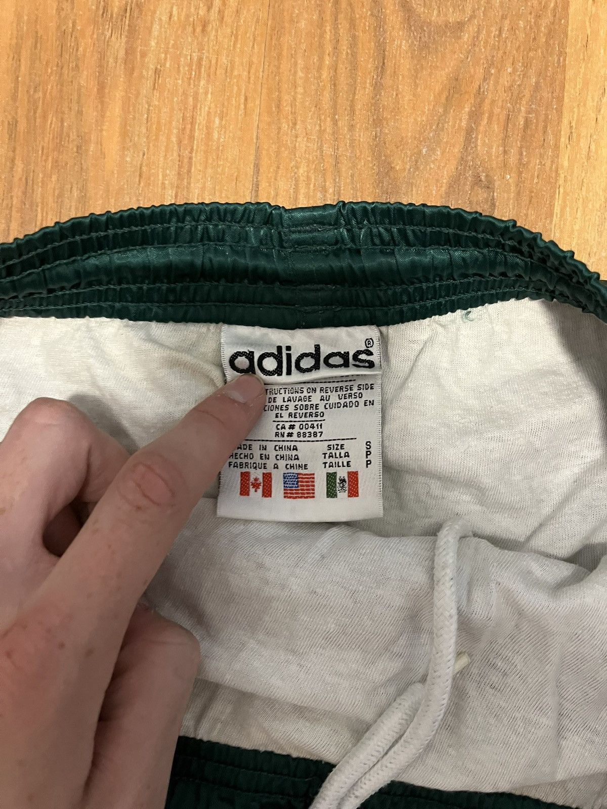 Adidas Vintage adidas green gym shorts Size US 32 / EU 48 - 3 Thumbnail