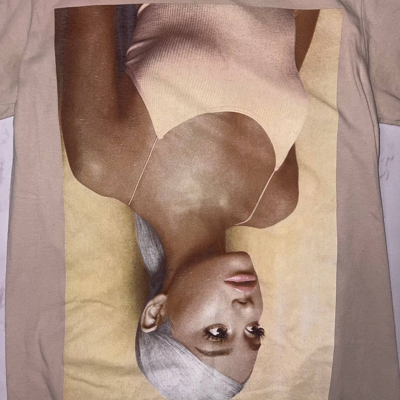 Vintage Ariana Grande Graphic Beige T Shirt Womens Size Small GUC Size S / US 4 / IT 40 - 6 Thumbnail