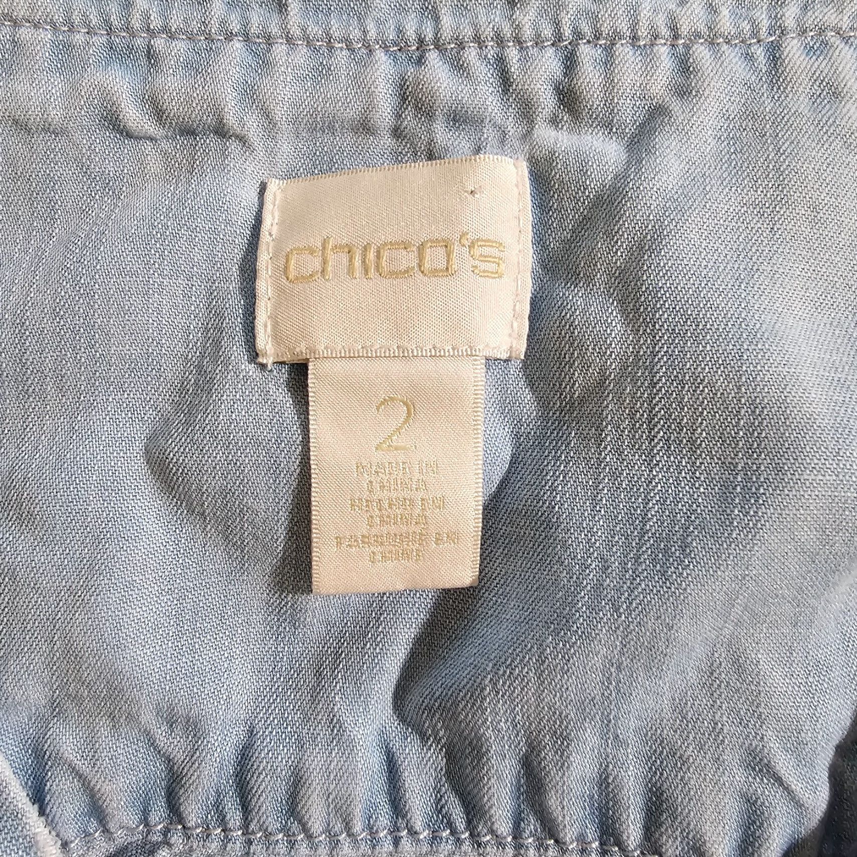 Vintage Chicos Top Shirt Womens L Blue Denim Chambray Short Sleeve V Neck Casual Shirt Women L Blue Chambray Size L / US 10 / IT 46 - 3 Thumbnail