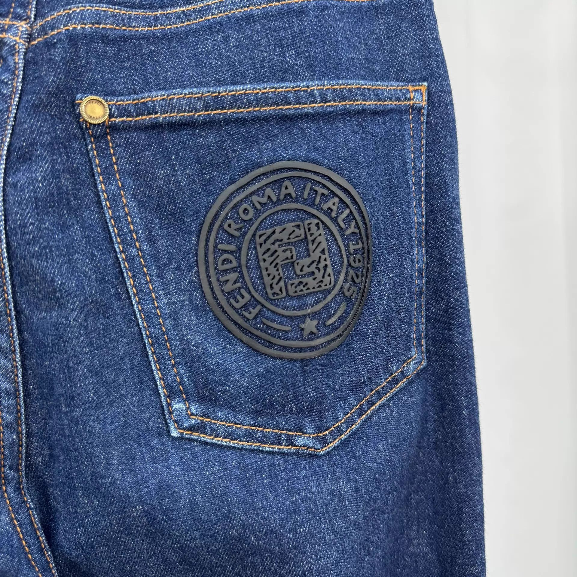 Fendi Fendi FF logo print washed jeans 40W 99 New Size 27" / US 4 / IT 40 - 5 Thumbnail