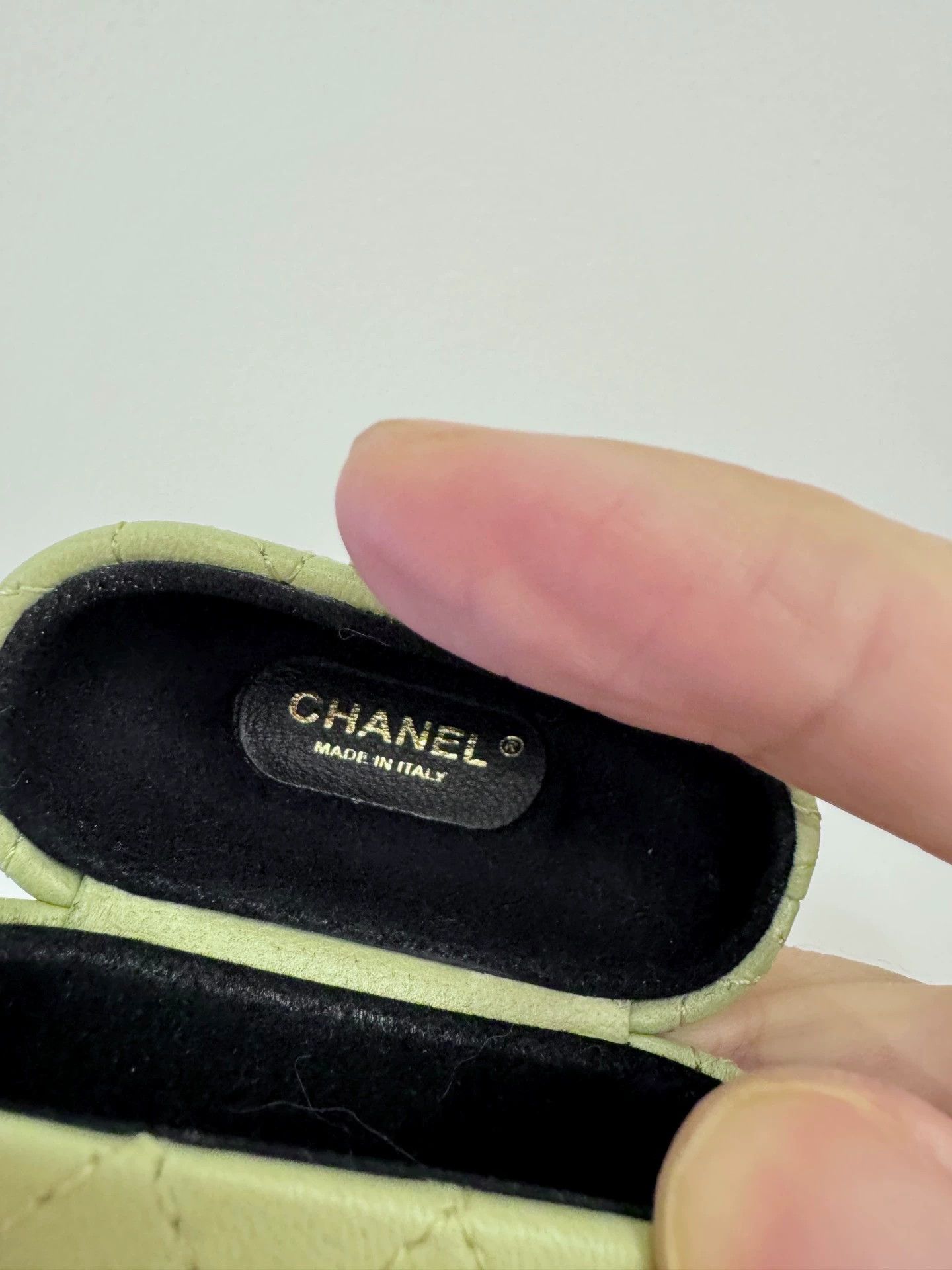 Chanel Chanel Lambskin Hard AirPods Pro Case Avocado Mint Green Size ONE SIZE - 4 Thumbnail