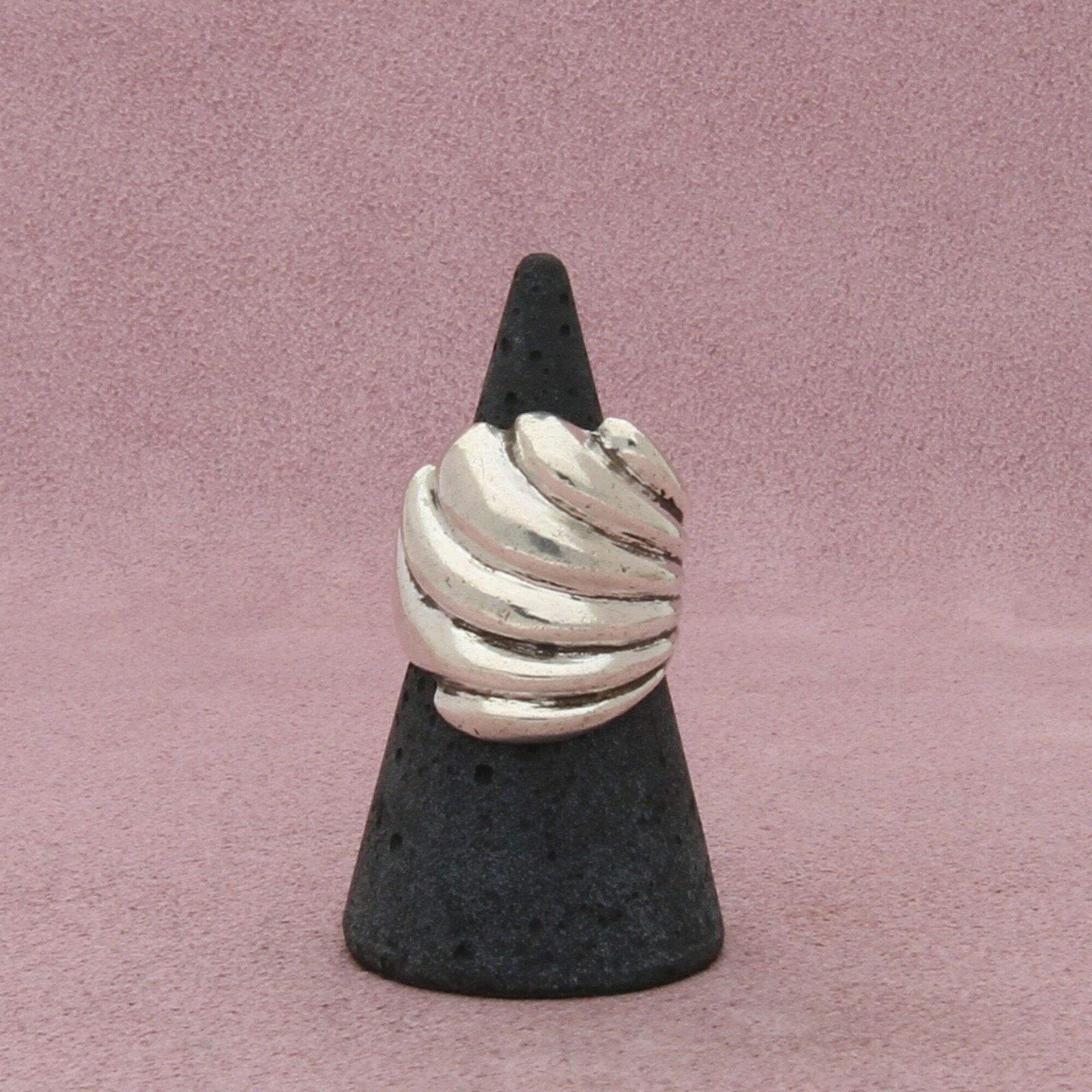 Sterling Silver sterling silver vintage scalloped cigar band ring size 6.75 Size ONE SIZE - 3 Thumbnail