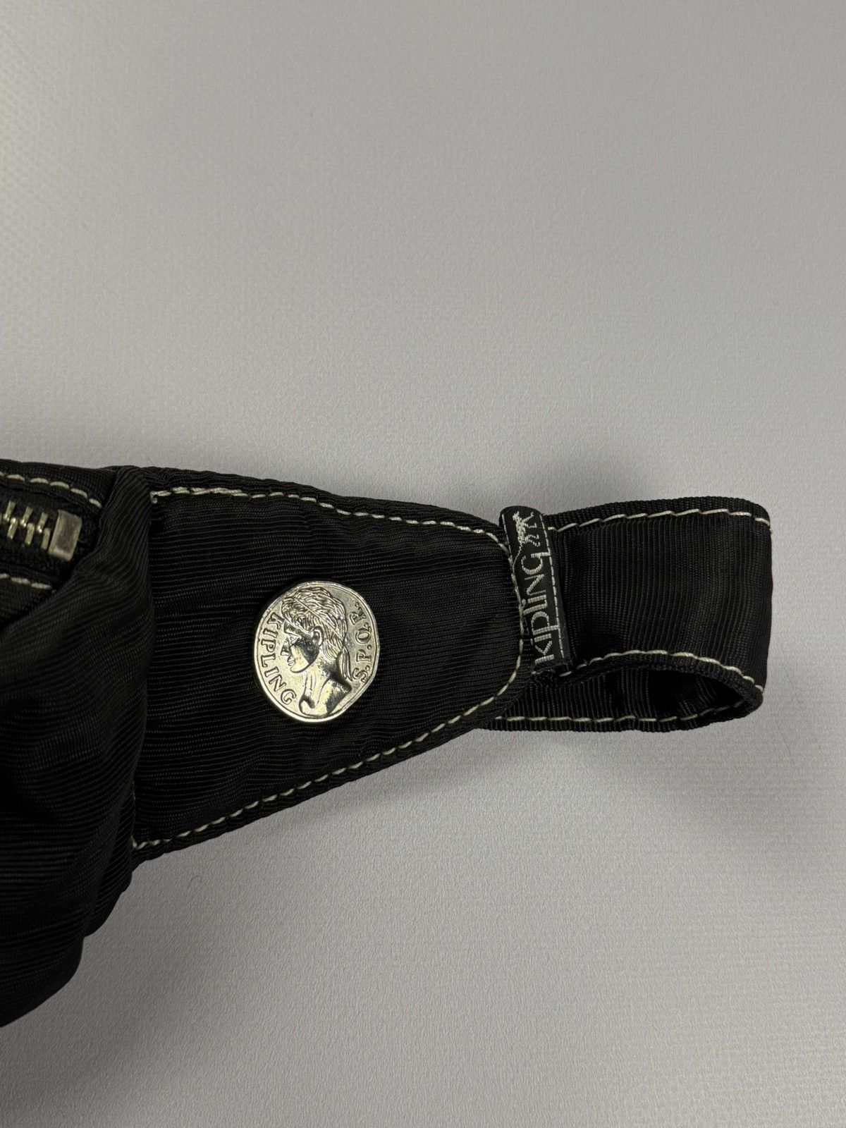 Vintage Vintage Kipling Metal Logo Waist Bag Size ONE SIZE - 6 Thumbnail
