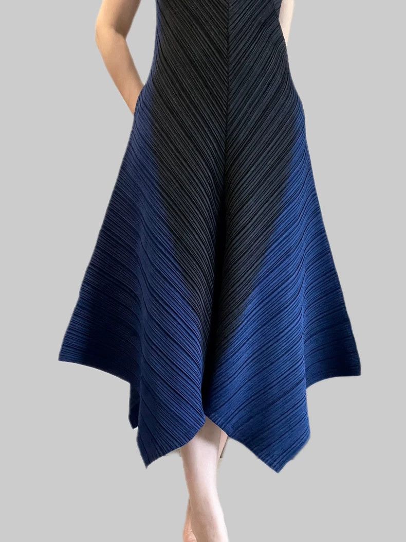 Issey Miyake Issey Miyake size:3 A deep blue to black gradient mainline Size S / US 4 / IT 40 - 5 Thumbnail