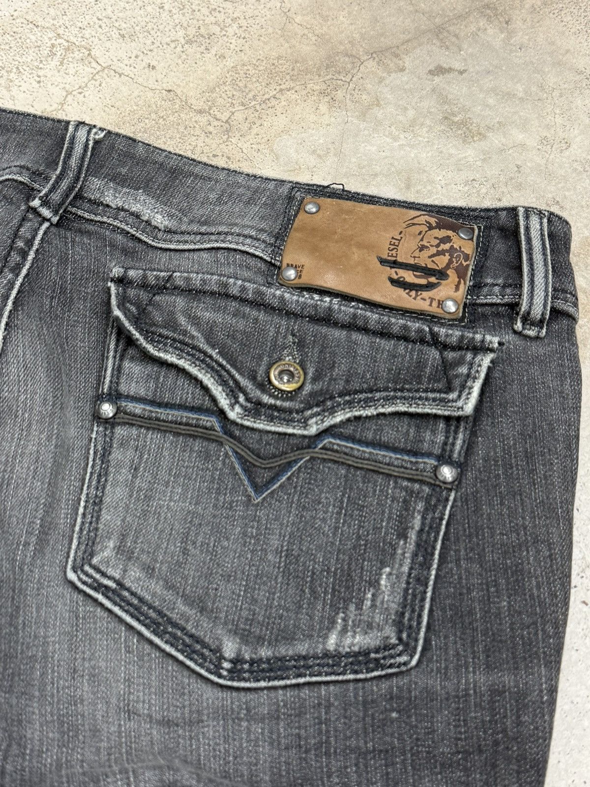 Diesel Diesel Reckfly Special Flare Unisex Relics Denim Distressed Size US 31 - 18 Thumbnail