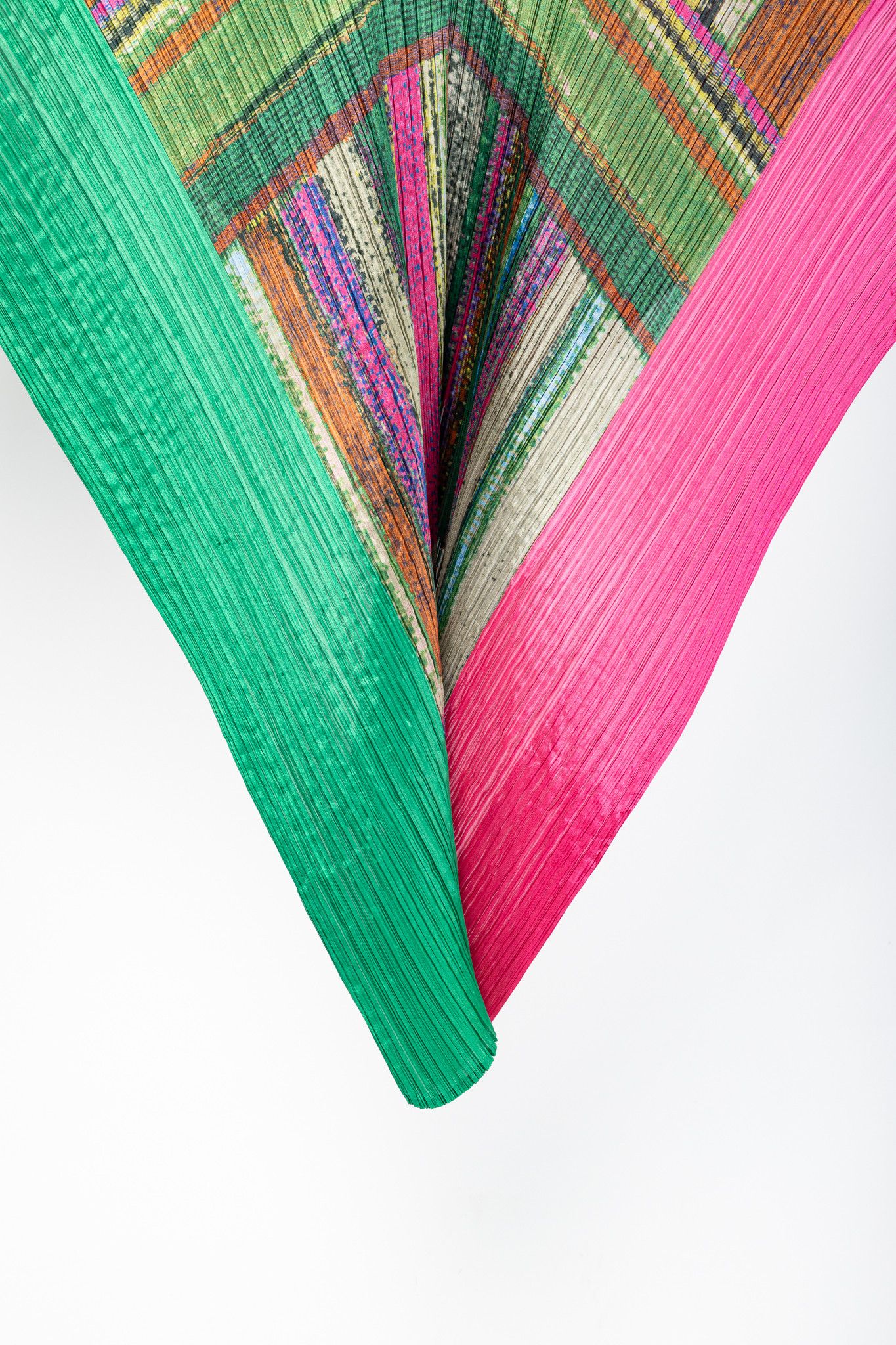 Pleats Please Issey Miyake Pleats Please Issey Miyake Green & Pink Abstract-Print Shawl Size ONE SIZE - 7 Thumbnail
