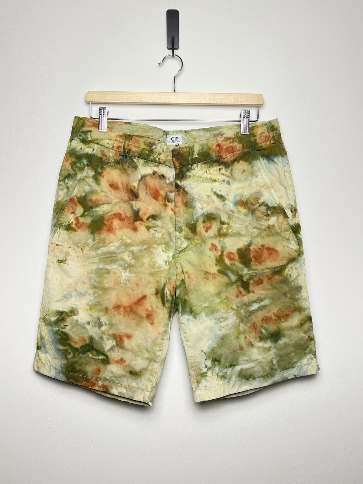 C.P. Company c.p. company y2k tie dye cargo shorts m-l Size US 34 / EU 50 - 1 Thumbnail