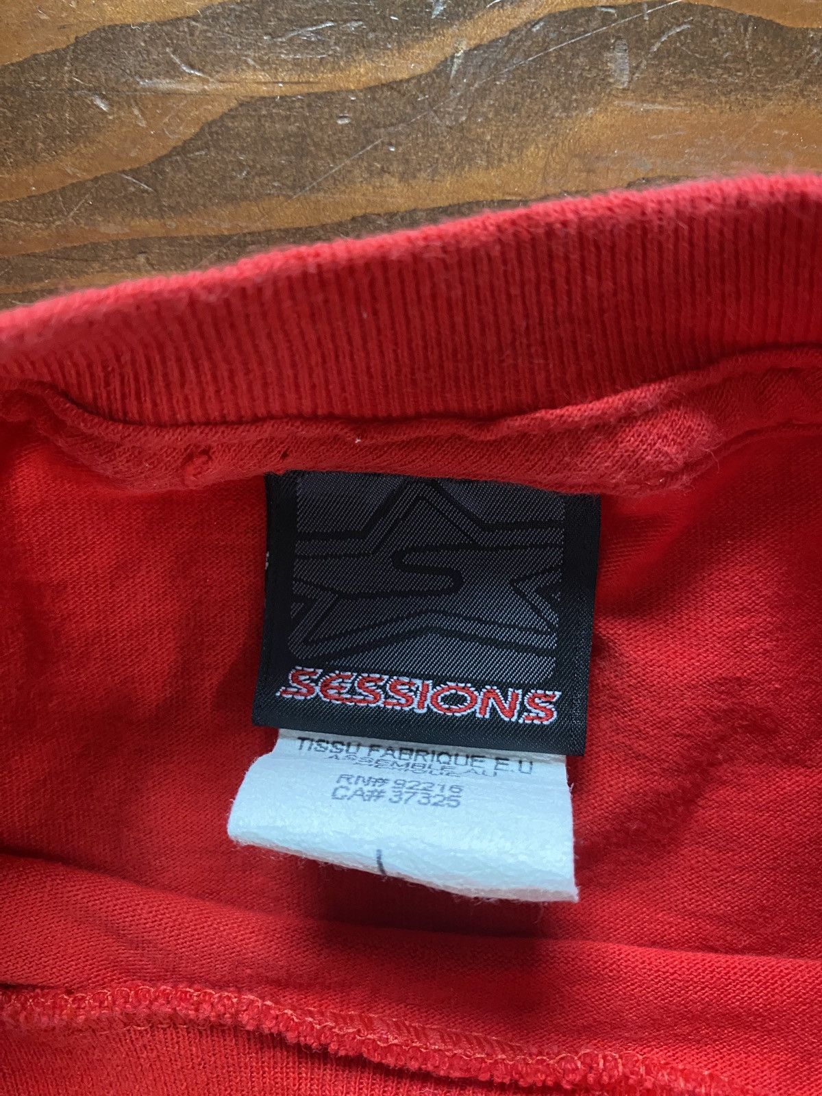 Sessions × Vintage Vintage ‘01 Y2K Sessions Spellout Red Long Sleeve Tee Shirt Size US L / EU 52-54 / 3 - 7 Thumbnail