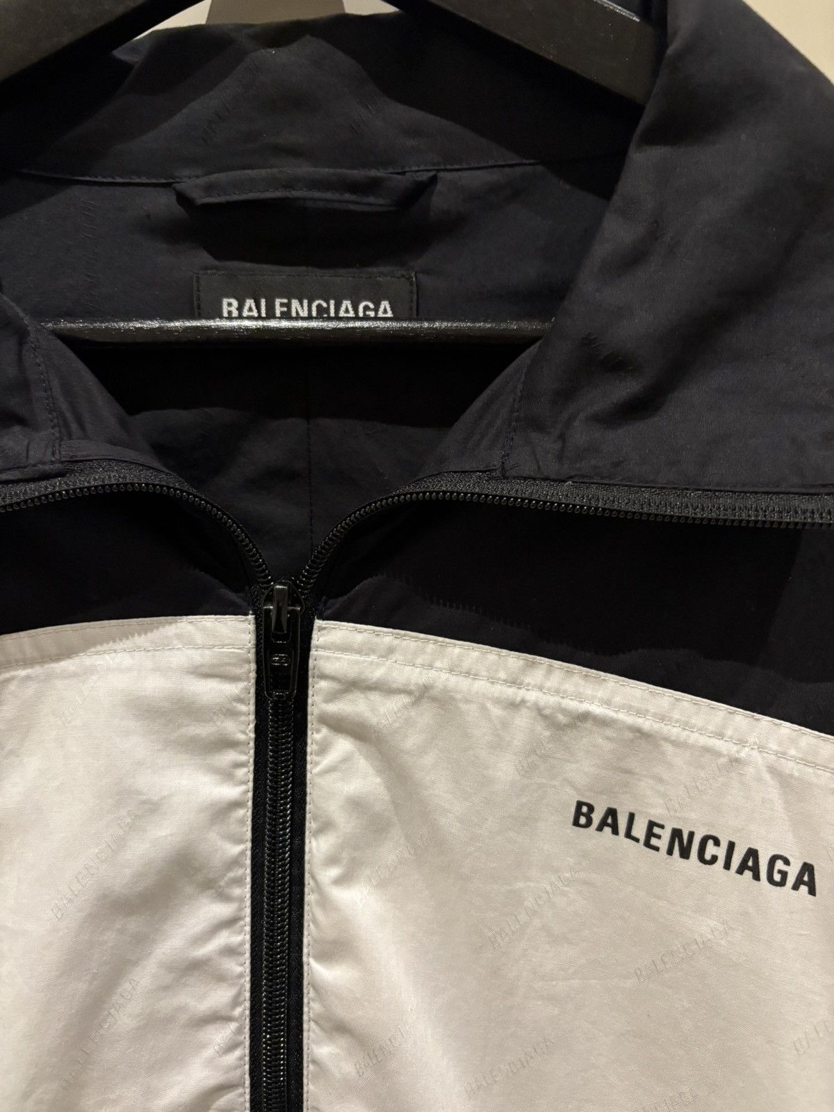 Balenciaga Balenciaga FW18 Classic Logotype Track Jacket Black/White Size US XL / EU 56 / 4 - 2 Thumbnail