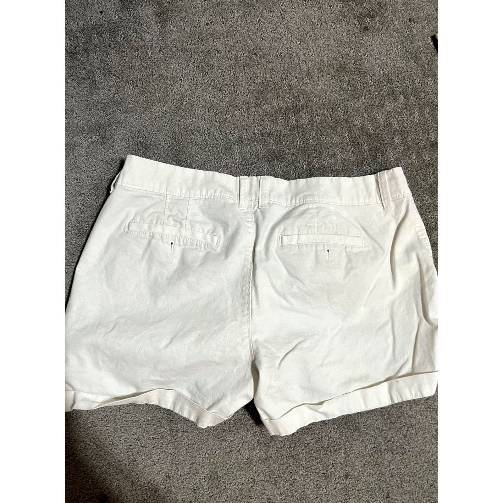 Old Navy Old Navy White Low Rise Shorts Women Size 10 Chino Casual Cotton Blend Spandex Size 32" / US 10 / IT 46 - 2 Thumbnail
