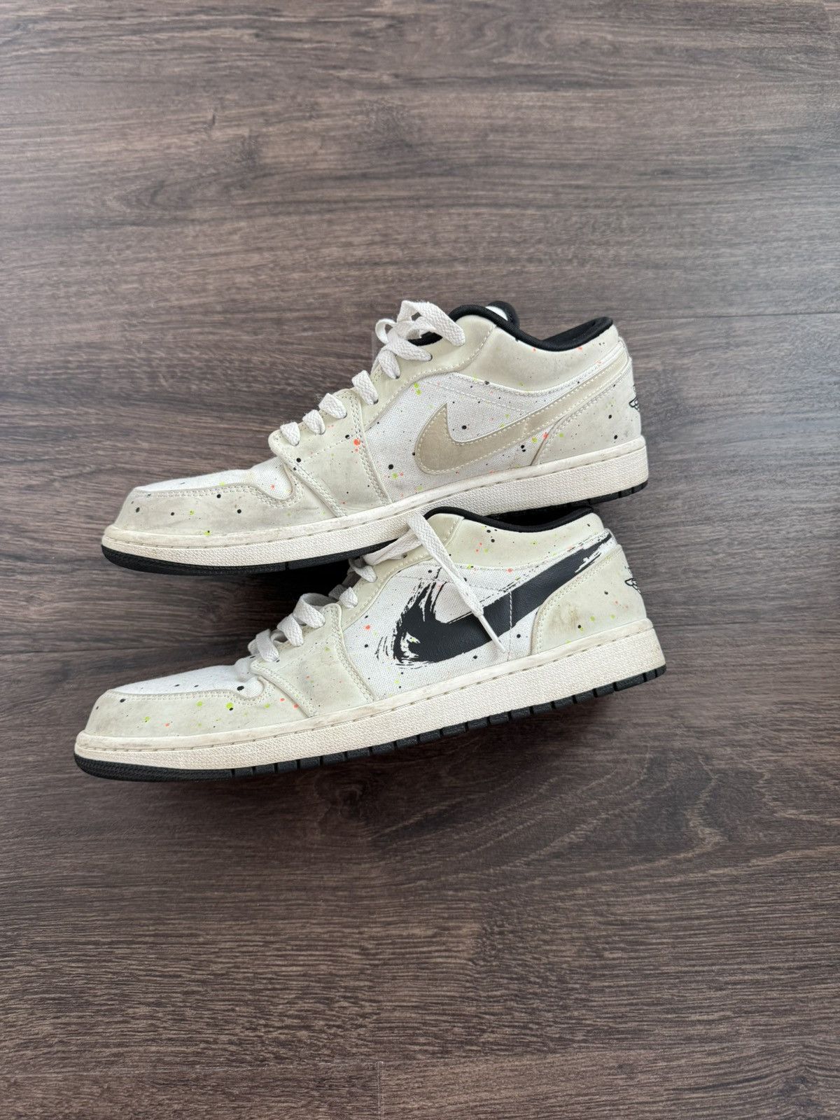 Jordan Brand Air Jordan 1 Low Brushstroke Swoosh Paint Splatter Size US 11 / EU 44 - 7 Thumbnail