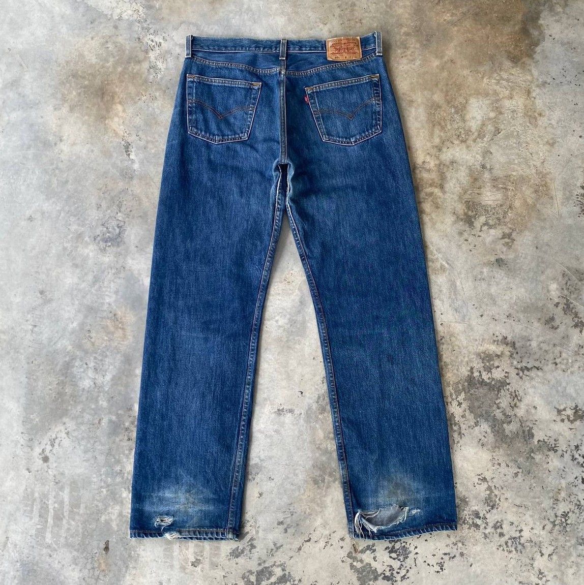 Levi's Vintage Clothing W34X31 VTG LEVIS 501 1999 DISTRESSED DENIM Size US 34 / EU 50 - 2 Thumbnail