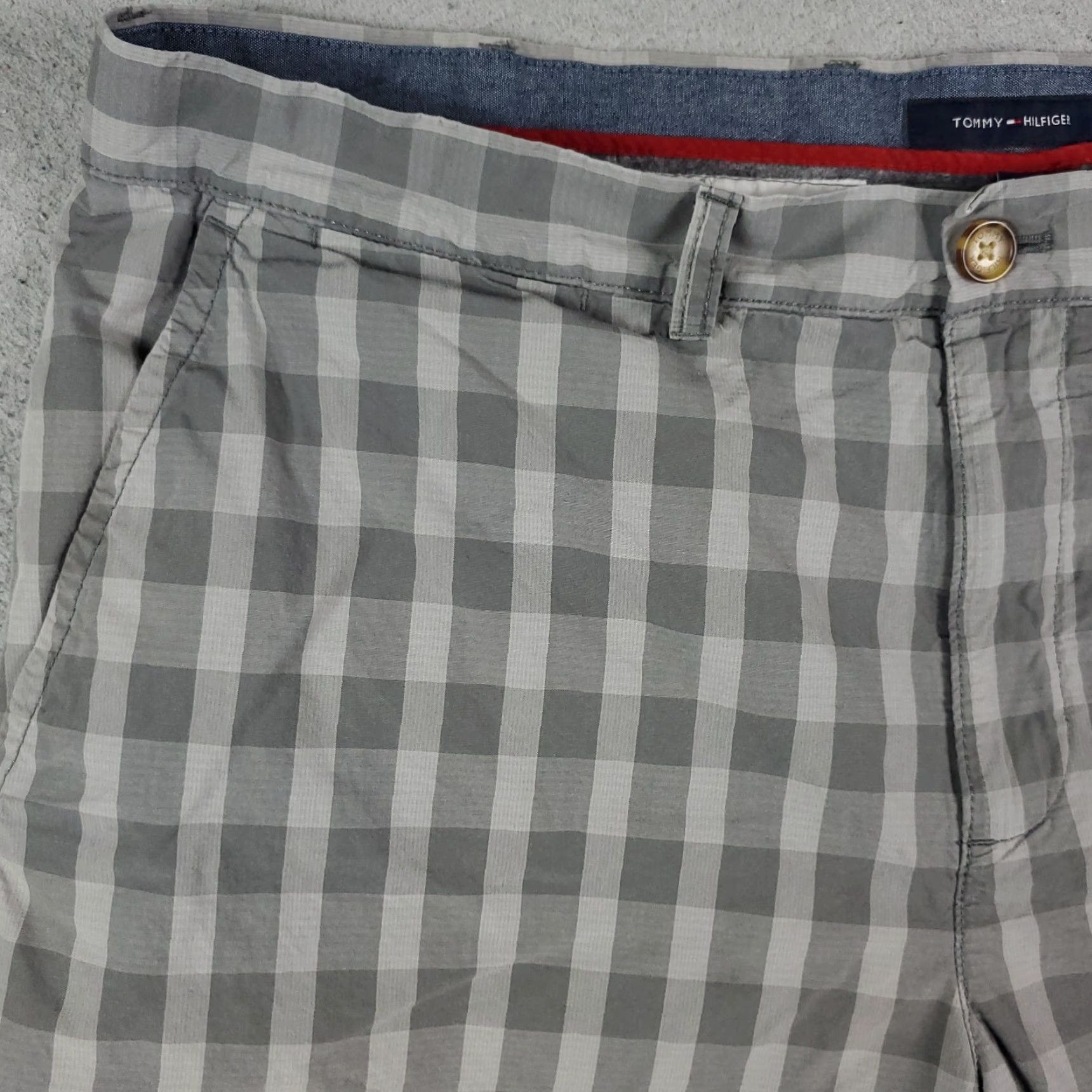 Tommy Hilfiger VINTAGE Tommy Hilfiger Shorts Mens Size 38 Flat Front Chinos Gray Plaid Casual Size US 38 / EU 54 - 2 Thumbnail