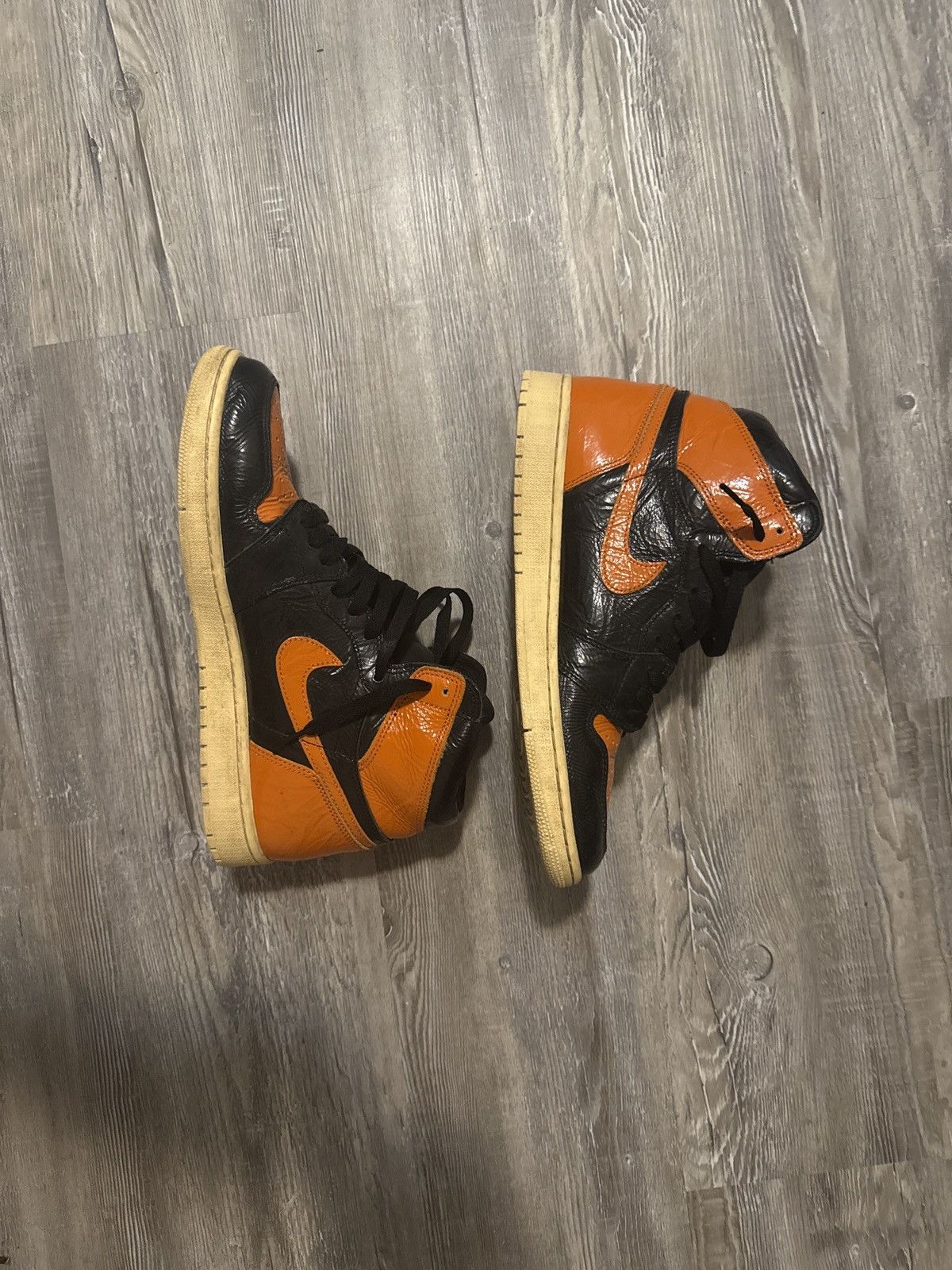Nike 2019 Shattered Blackboard Jordan 1s Size US 11 / EU 44 - 2 Thumbnail