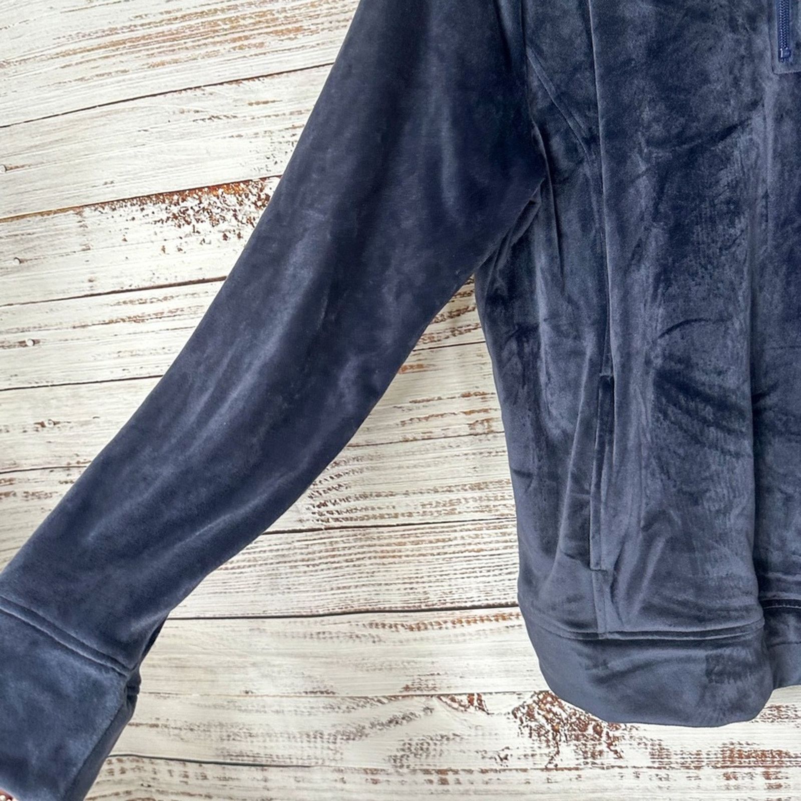 Croft & Barrow Croft & Barrow Gray Velour Top, NWOT, Size Medium Size M / US 6-8 / IT 42-44 - 7 Thumbnail