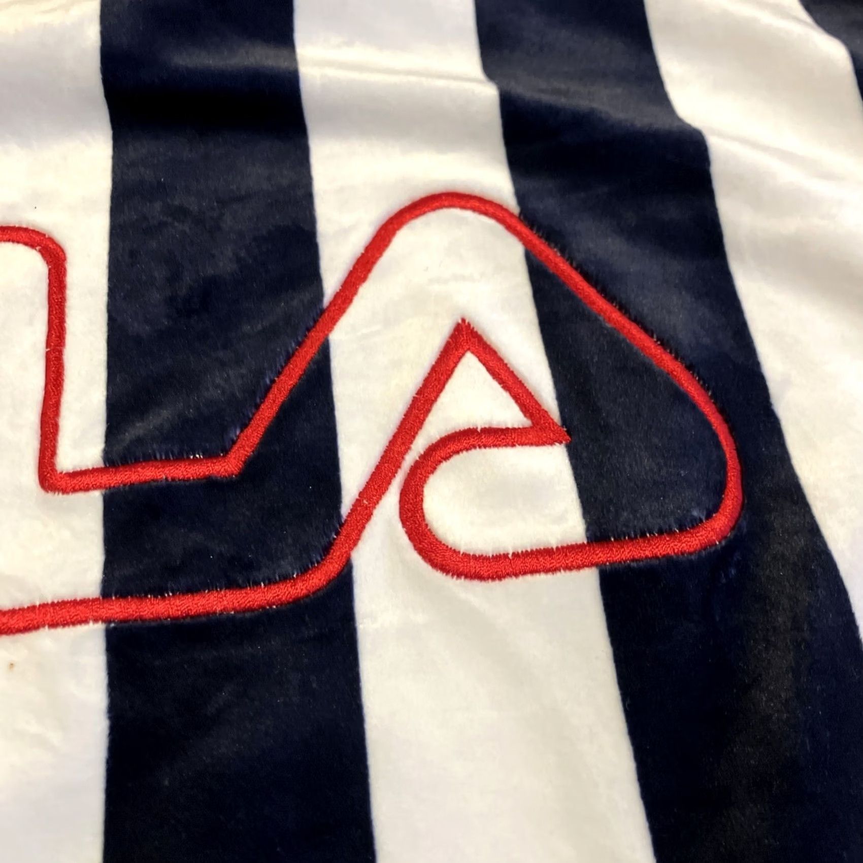 Fila Fila Velour Crewneck Sweatshirt Men's Medium Navy & White Stripe Awesome Size US M / EU 48-50 / 2 - 2 Thumbnail