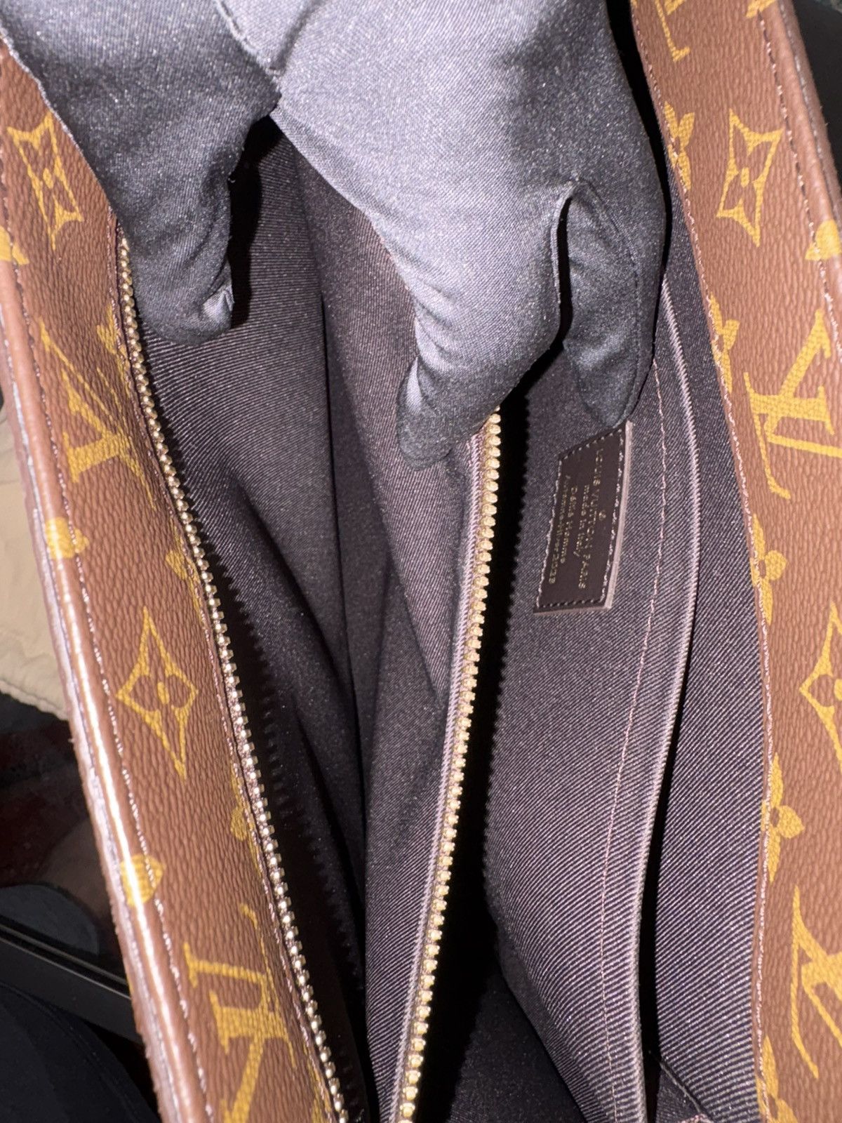 Louis Vuitton Louis Vuitton X Kid Super FW 23 Sac Plat Size ONE SIZE - 8 Thumbnail