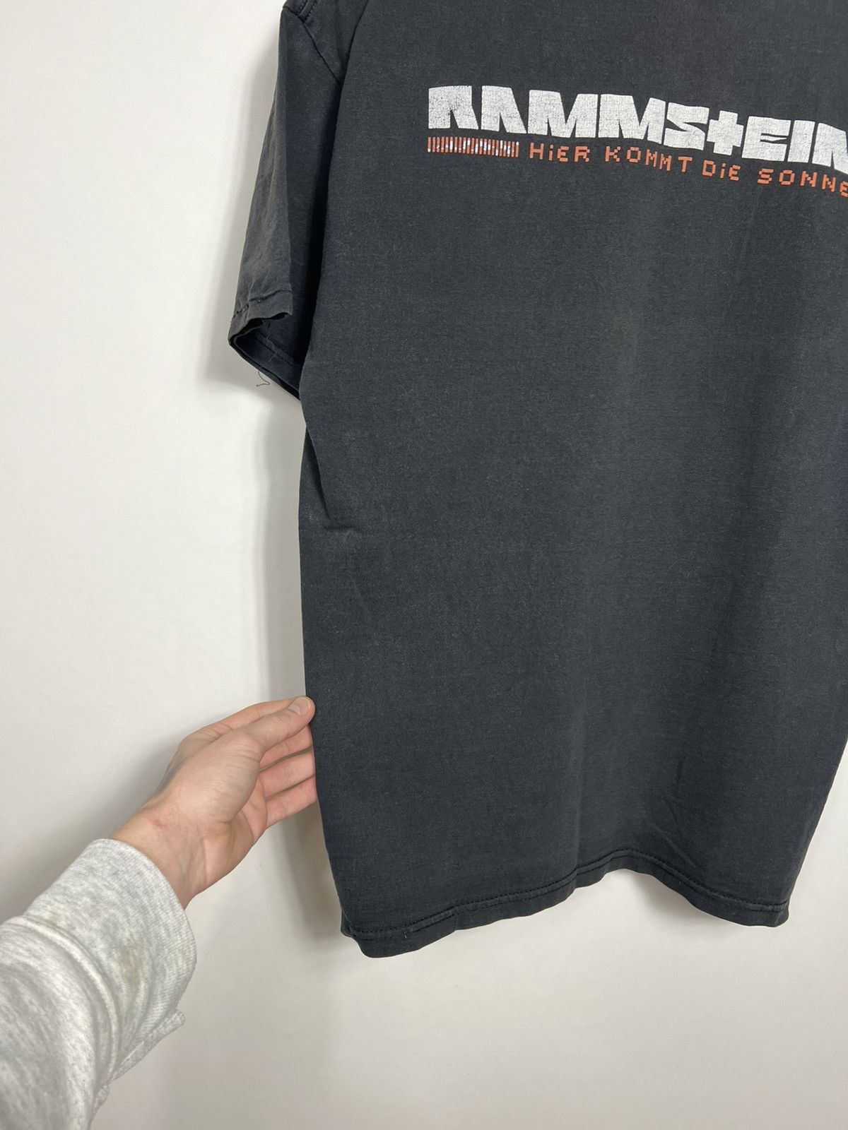 Band Tees Vintage 00s Rammstein Hier Kommt Die Sonne Band T-shirt Tee Size US L / EU 52-54 / 3 - 14 Thumbnail