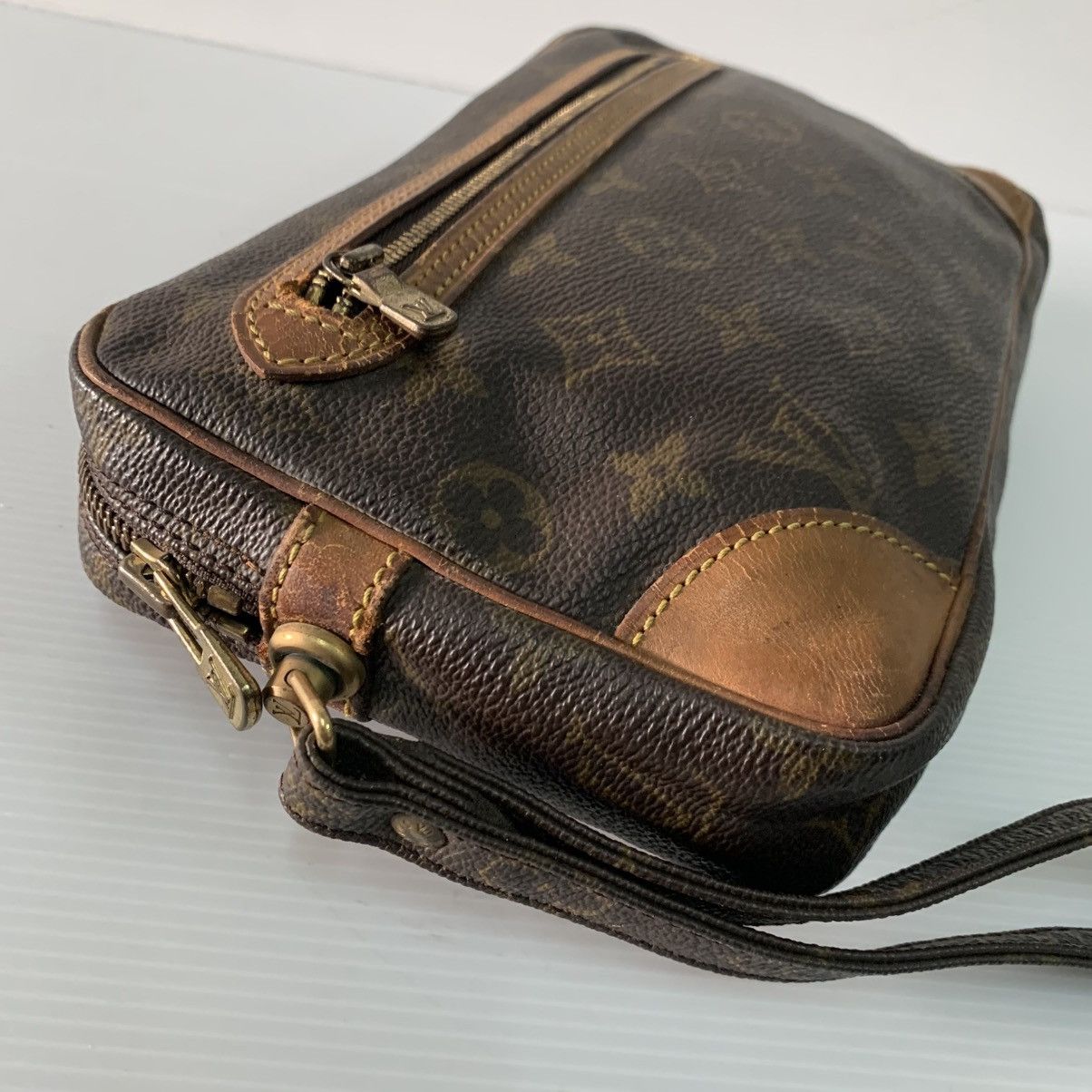 Louis Vuitton Louis Vuitton Marly Clutch Bag Size ONE SIZE - 3 Thumbnail