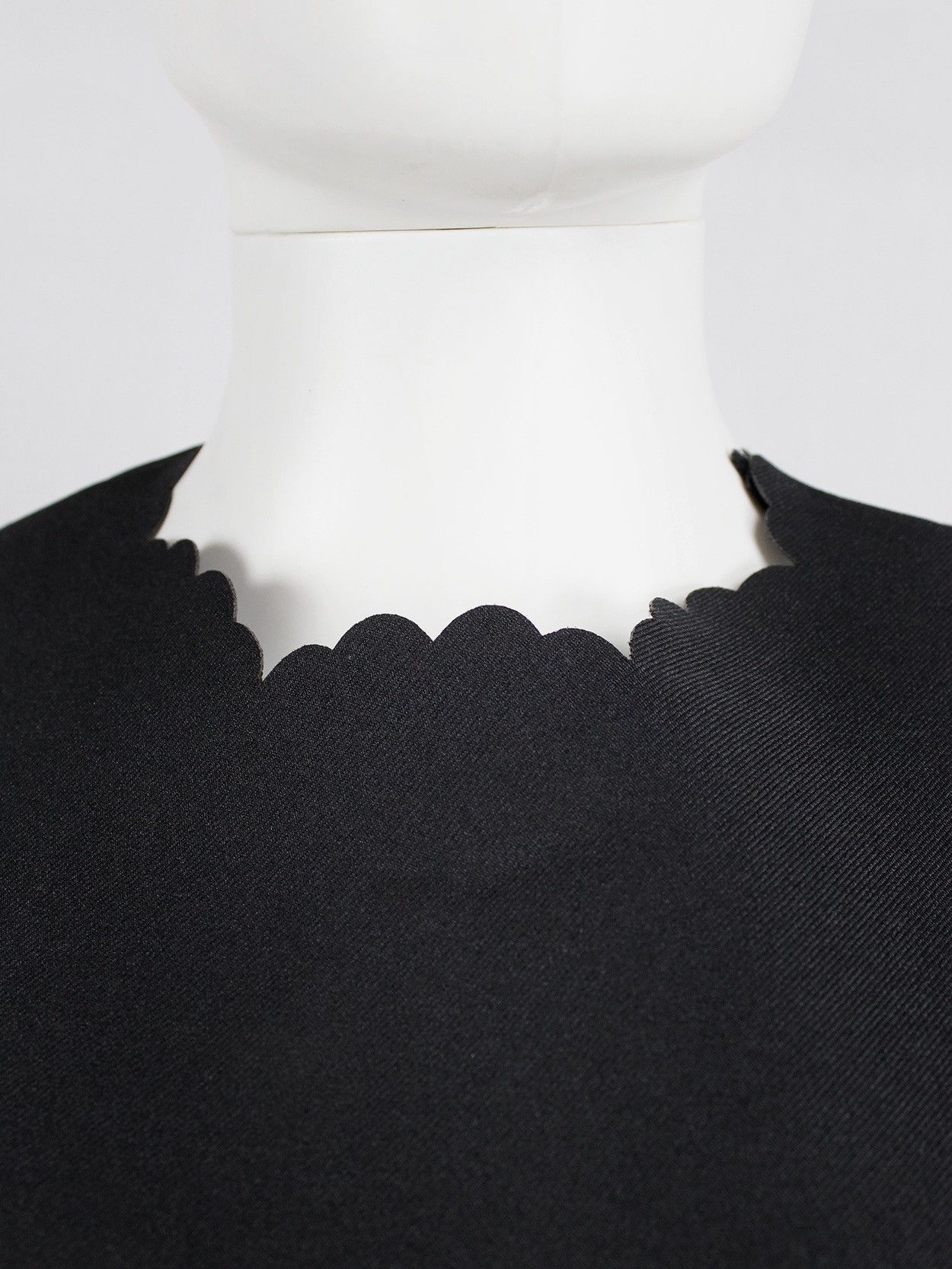 Comme des Garcons CDG BLACK DRESS WITH SCALLOPED EDGES & WIDER HIPS SPRING 99 Size M / US 6-8 / IT 42-44 - 10 Thumbnail