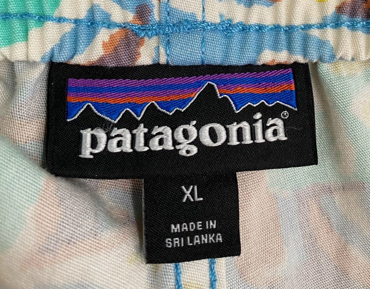 Patagonia Patagonia Funhoggers Thriving Planet Patterned Shorts XL Size US 42 / EU 58 - 4 Thumbnail