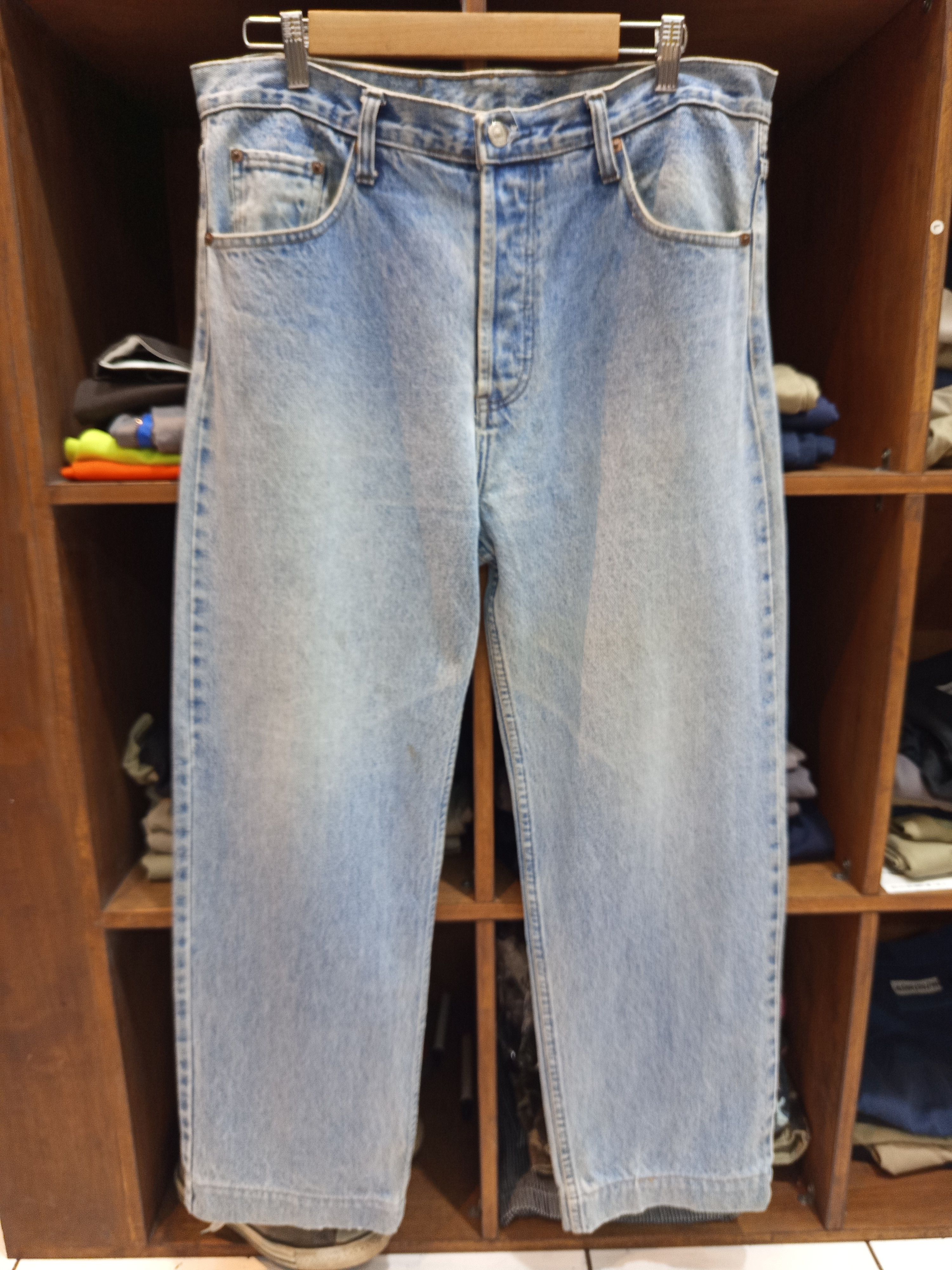 Vintage 1980s Levi’s 501 Made in USA Button Fly Denim Pants Size US 36 / EU 52 - 1 Thumbnail