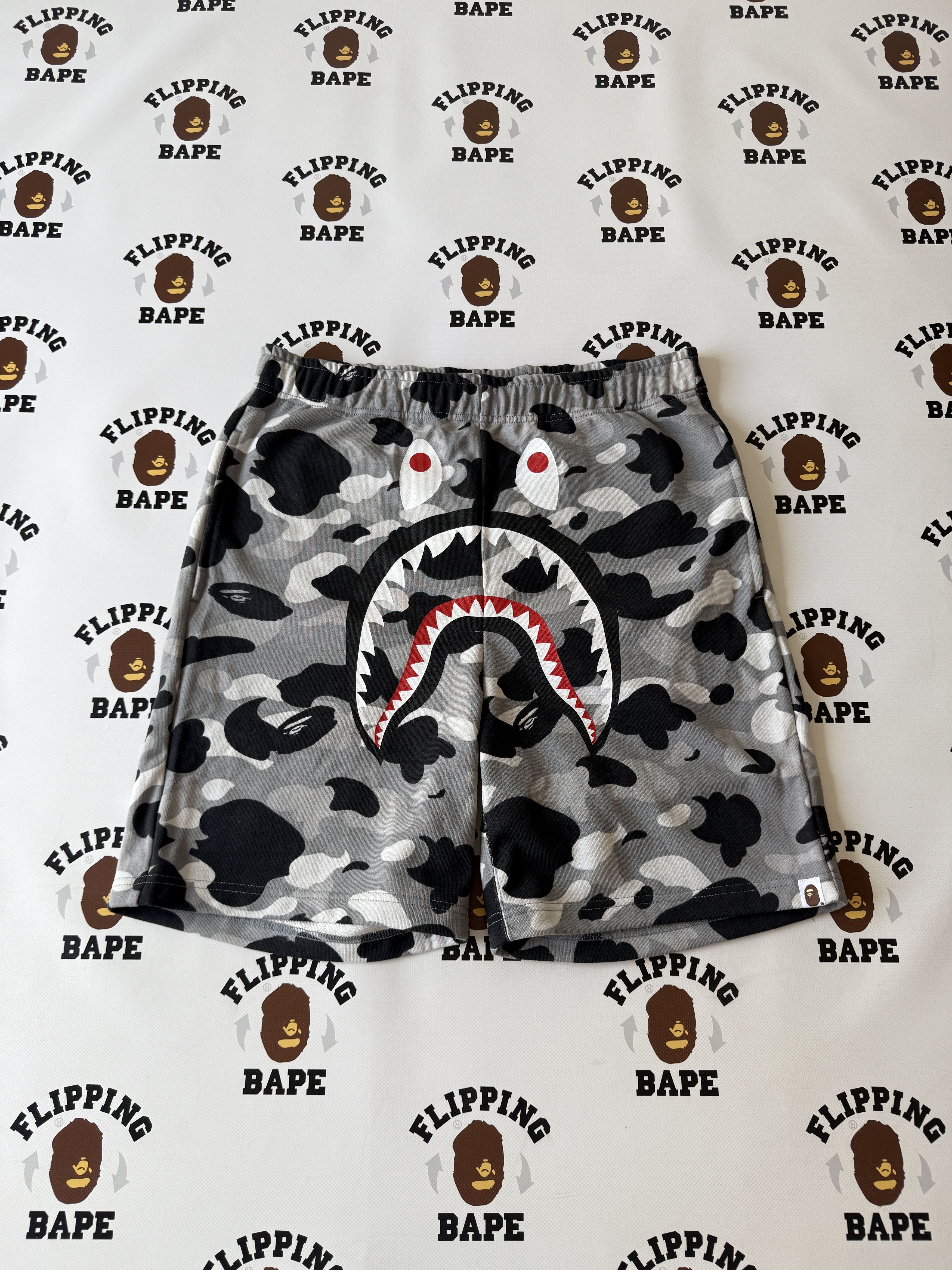 1ST CAMO SHARK REGULAR FIT SWEAT SHORTS