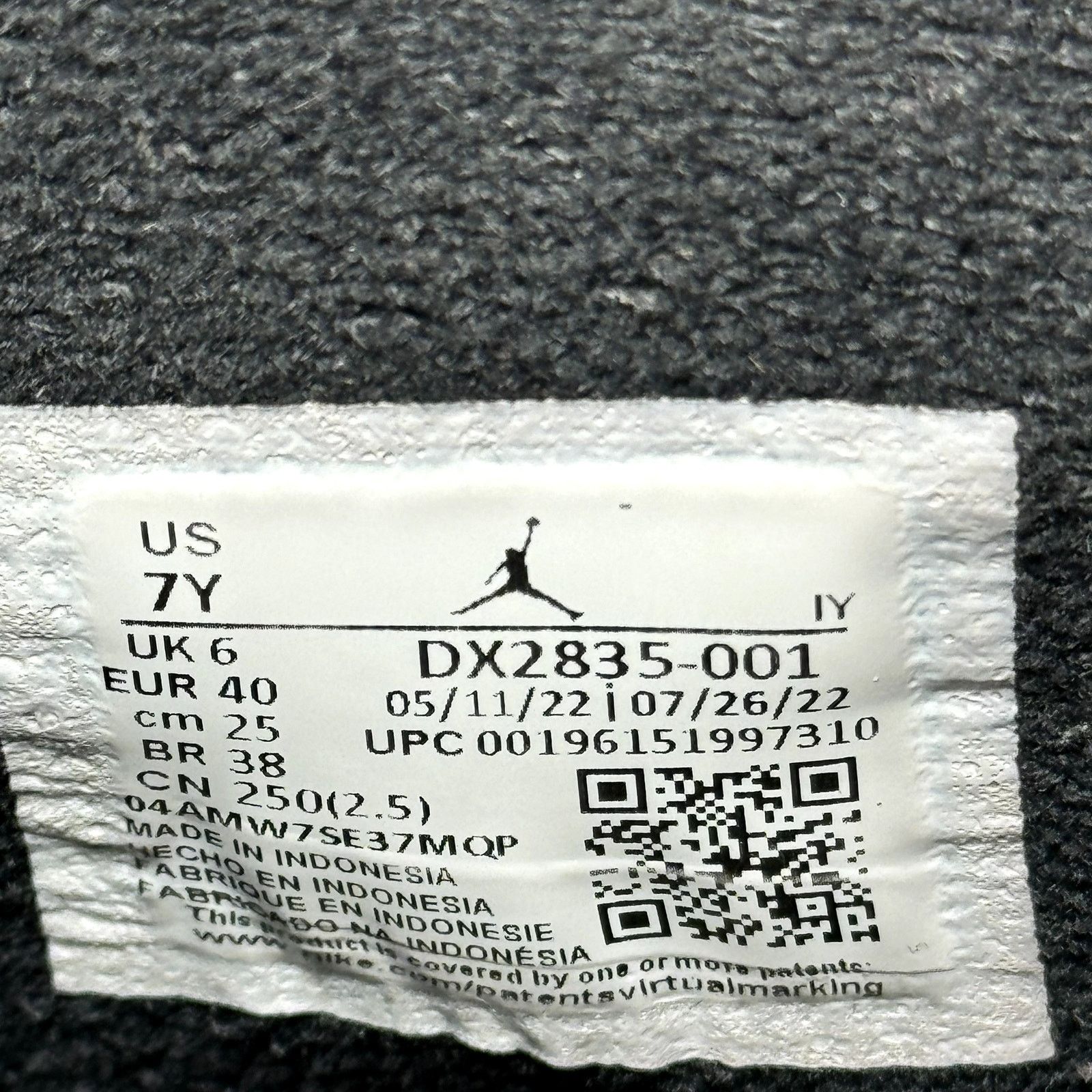 Jordan Brand × Nike Nike Air Jordan 6 Retro GS Chrome Men's Shoes - Size 7 Size US 7 / EU 40 - 8 Thumbnail