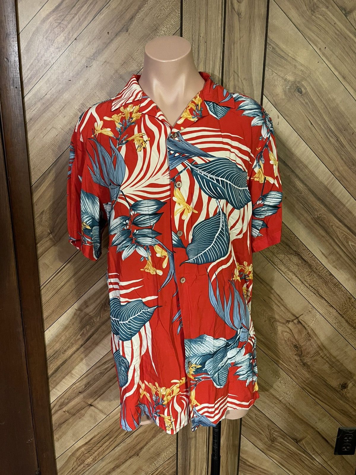 Other Red Floral Hawaiian Print Men’s Small Button Down Shirt Size US S / EU 44-46 / 1 - 2 Thumbnail
