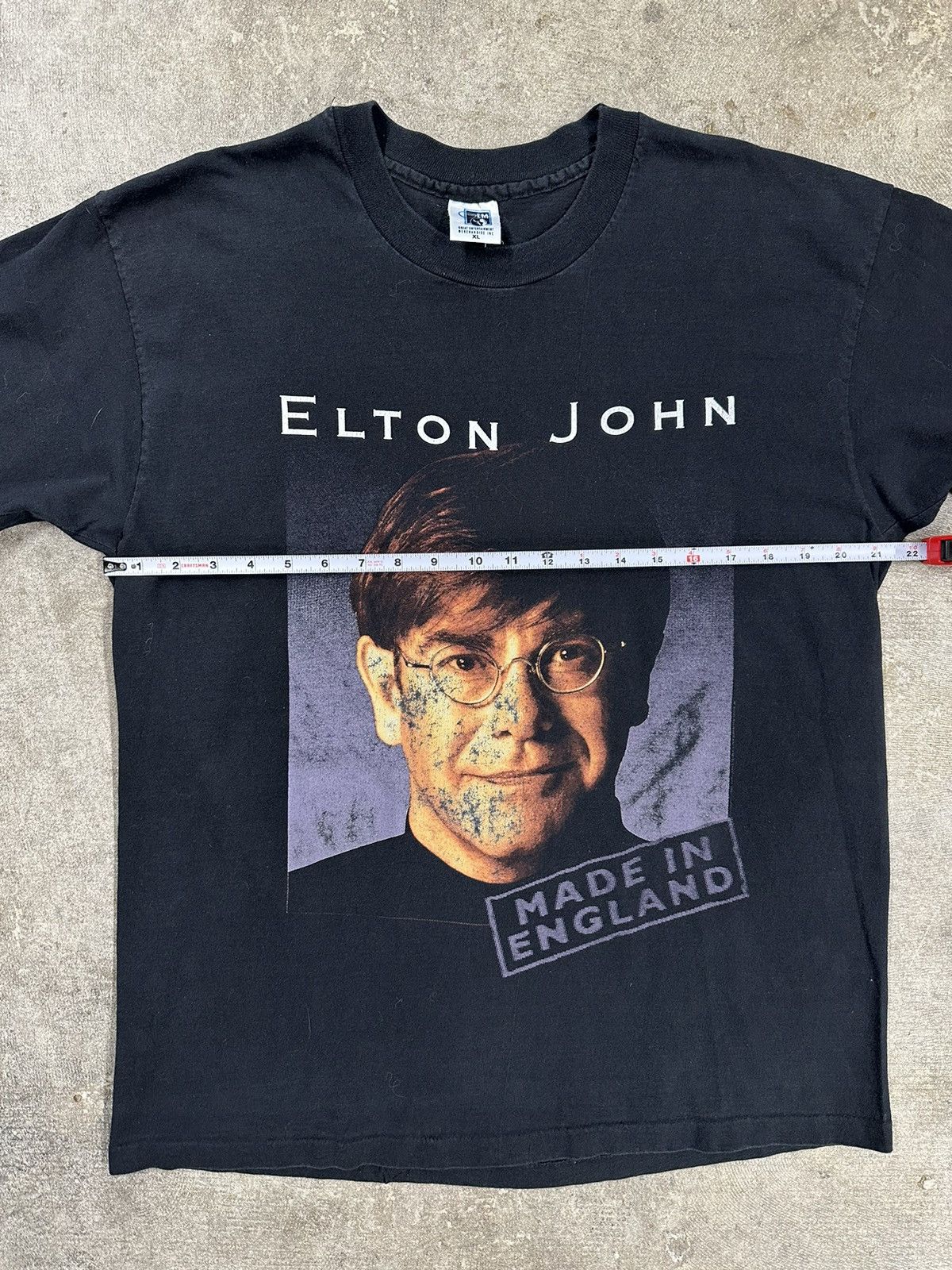 Band Tees Vintage 90s Elton John Born In The UK Graphic Band T-Shirt Size US XL / EU 56 / 4 - 12 Thumbnail