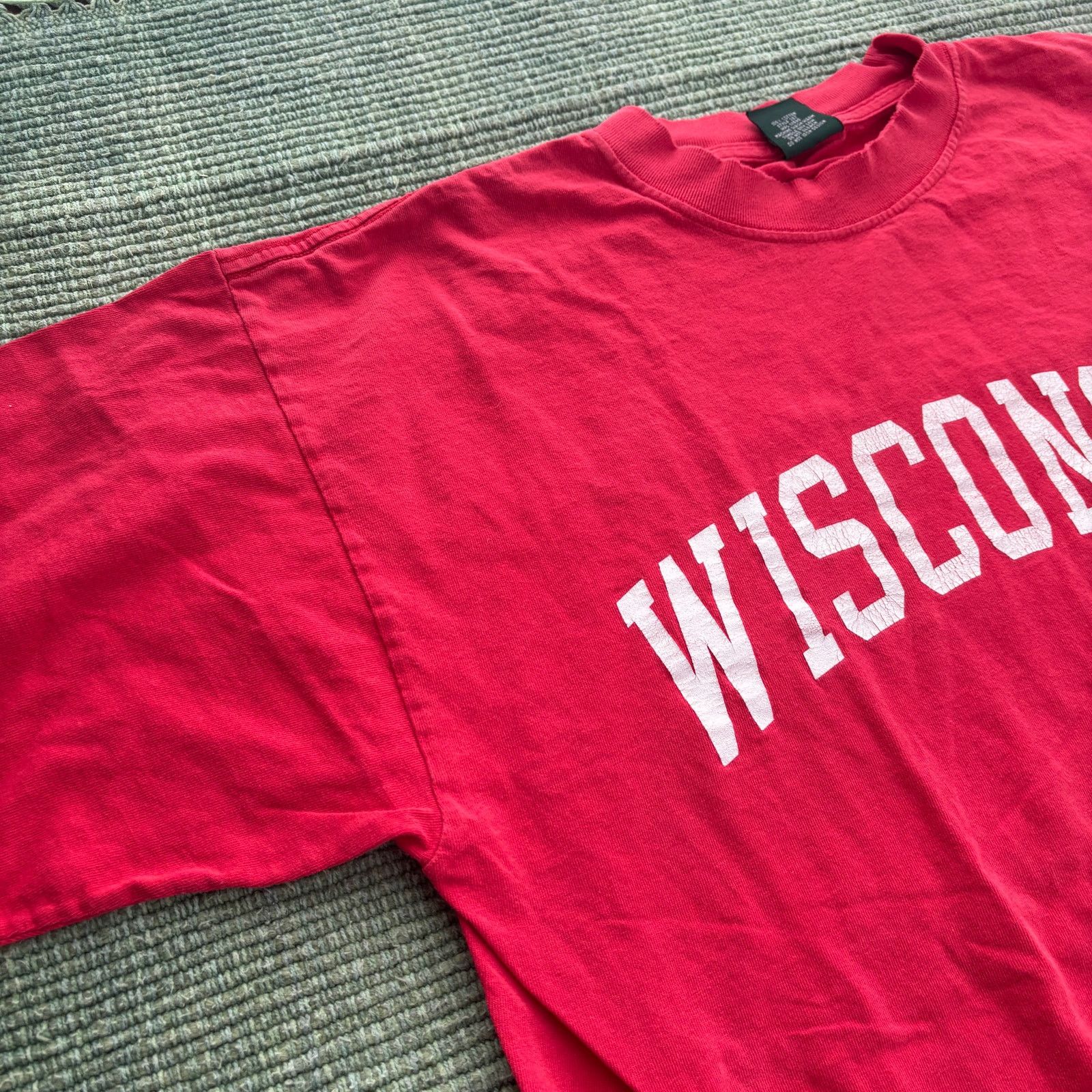 Vintage Vintage red Wisconsin distressed MV Sport tee shirt size XL Size US XL / EU 56 / 4 - 4 Thumbnail
