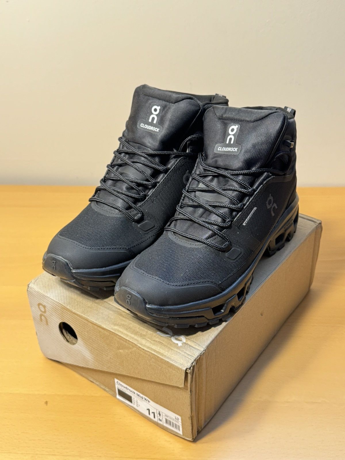 On ON Couldrock Mid WP Waterproof 'Triple Black' Size US 11 / EU 44 - 6 Thumbnail