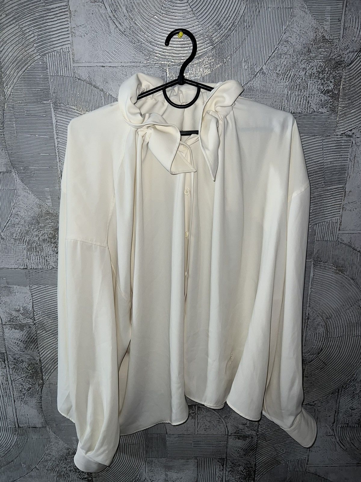 Maison Margiela MM6 Maison Margiela Off-White Elasticated Collar Blouse Size M / US 6-8 / IT 42-44 - 1 Thumbnail