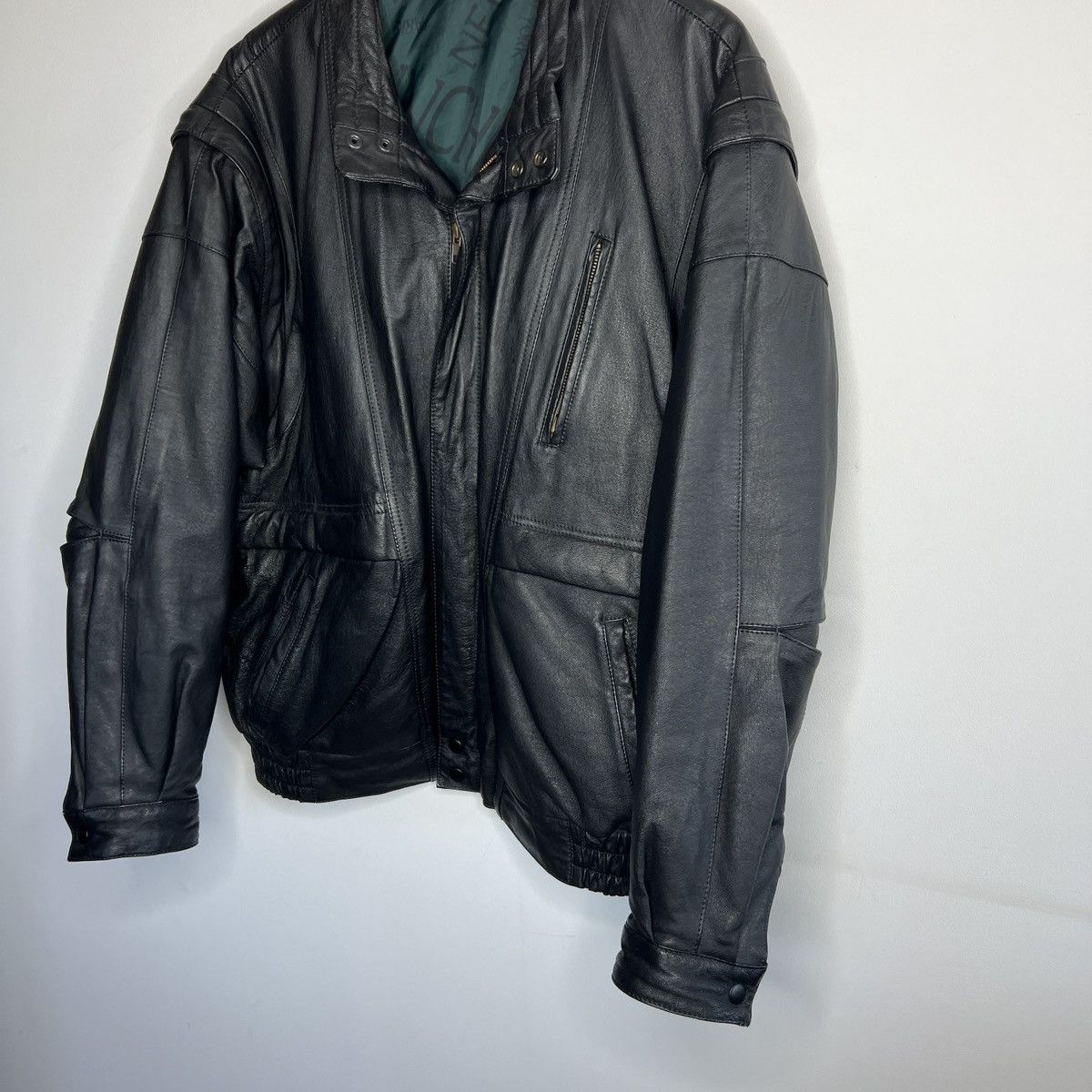 Leather × Vintage Vintage Black Leather Motor Biker Jacket Trucker Genuine Size US L / EU 52-54 / 3 - 4 Thumbnail