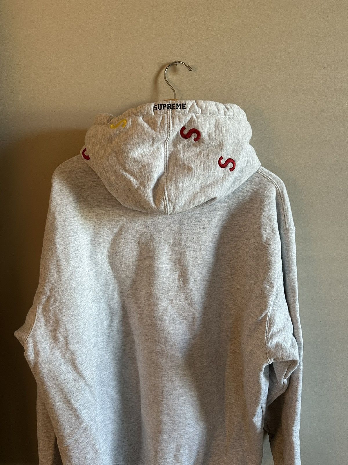 Supreme Supreme Embroidered S Hooded Sweatshirt Grey Size US L / EU 52-54 / 3 - 2 Thumbnail