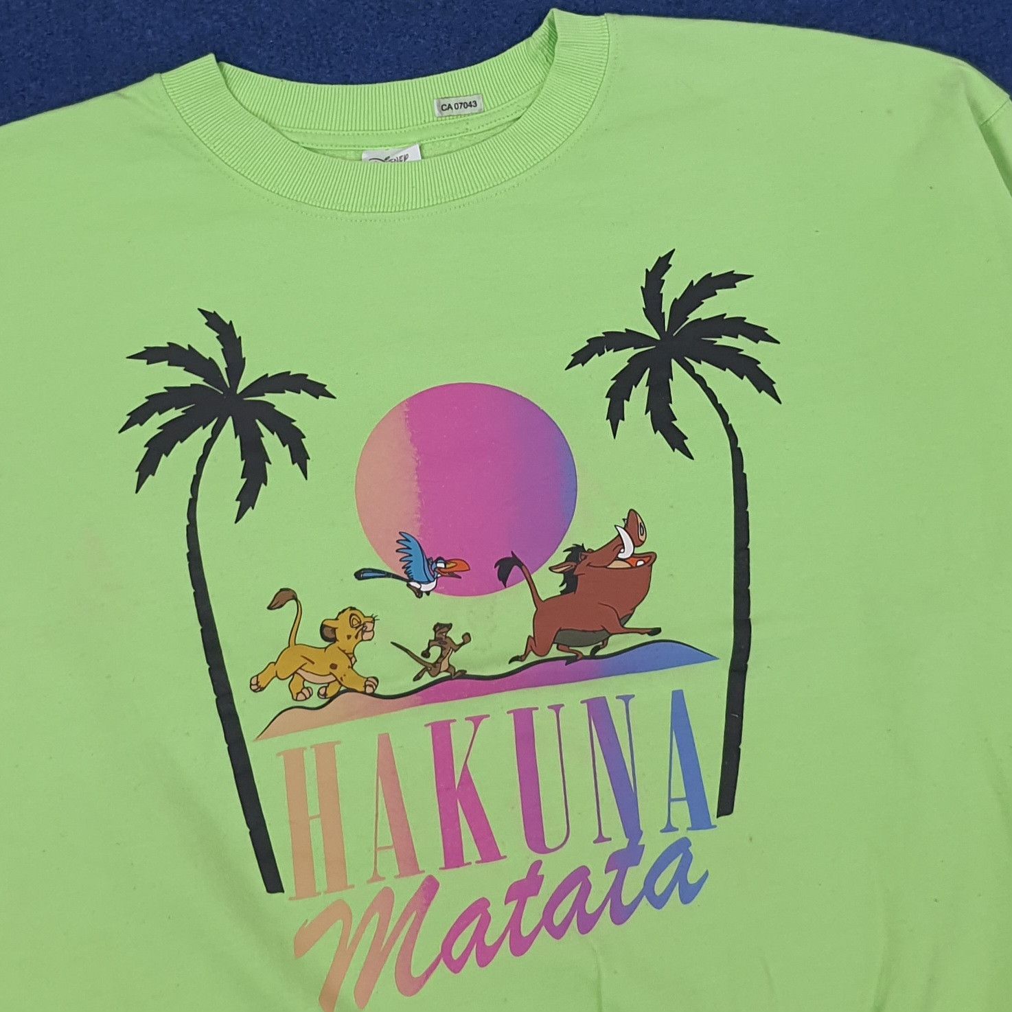 Disney Vintage Disney Hakuna Matata Cartoon Sweatshirt C243N13 Size US M / EU 48-50 / 2 - 2 Thumbnail