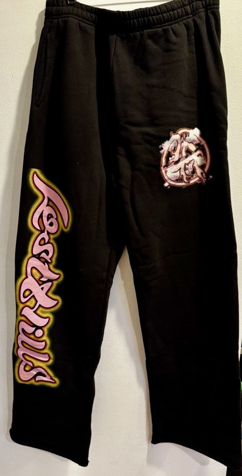 Lost hills Lost Hills sweatpants unisex size L streetwear black w pink Size US 34 / EU 50 - 4 Thumbnail